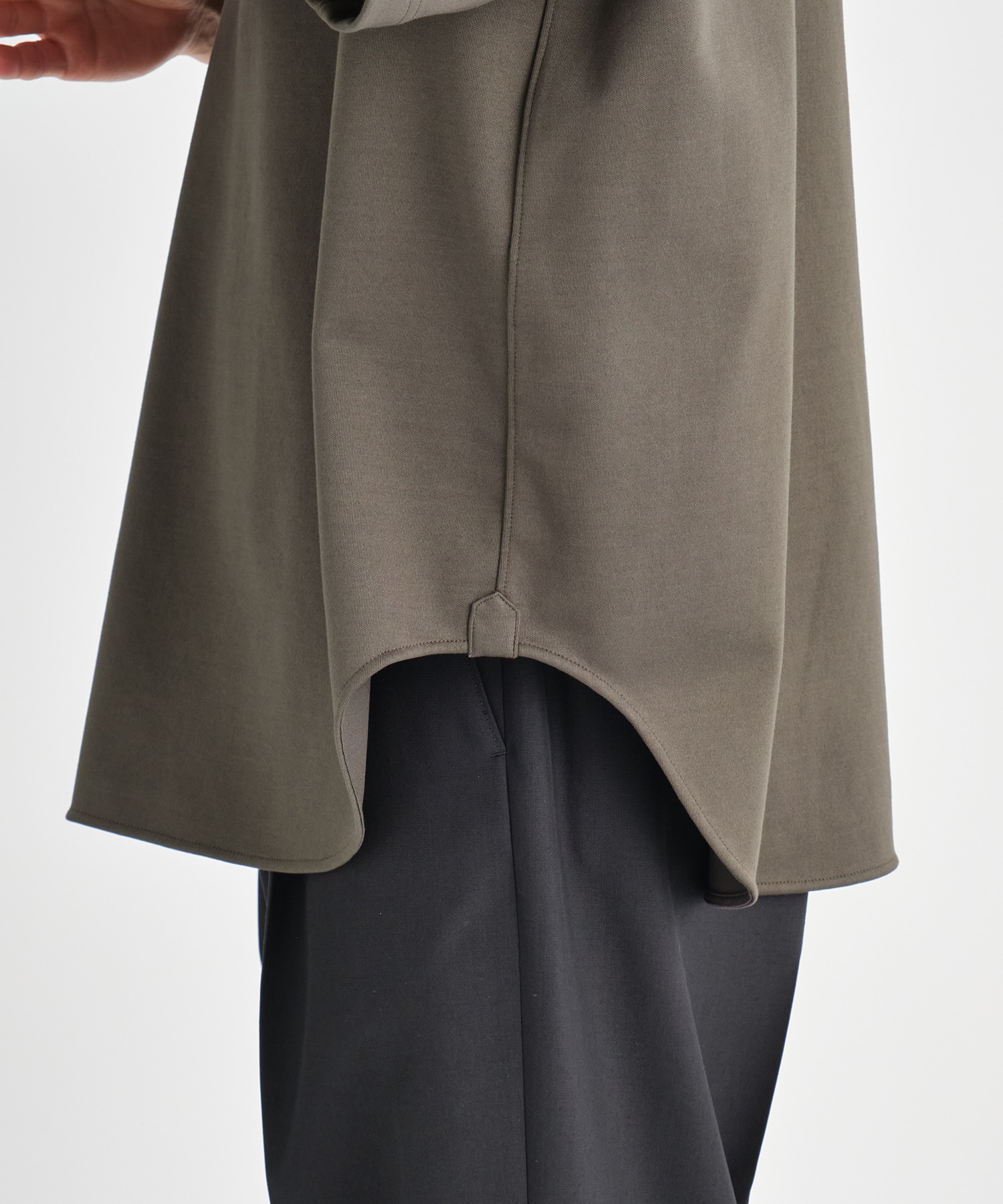 RERACS FRONT TUCK HENLY NECK T-SHIRT THE RERACS