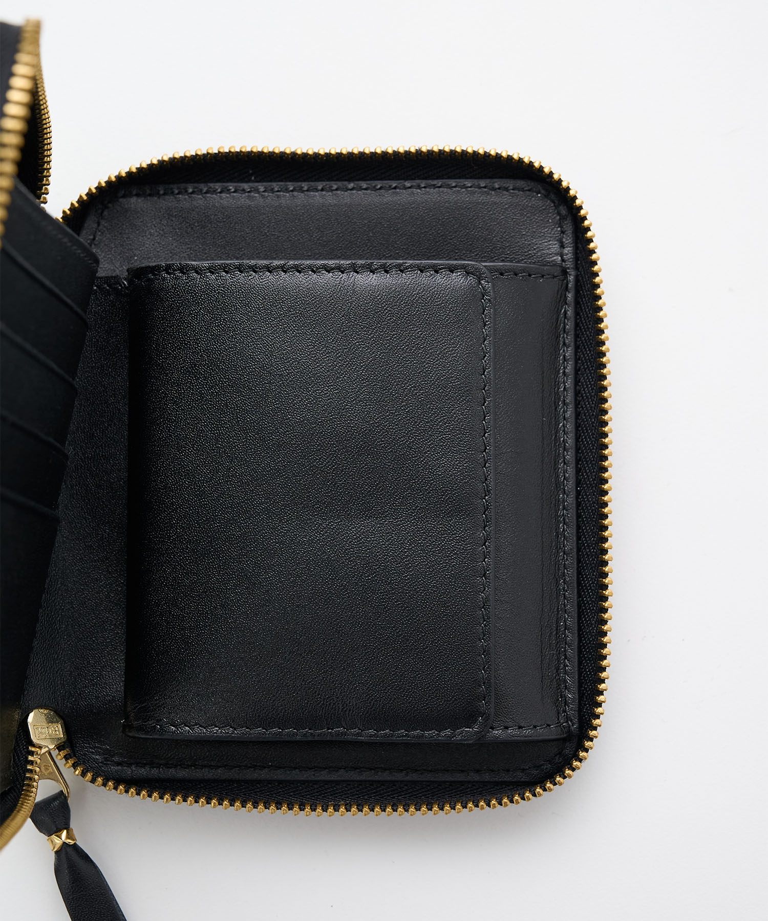 CLASSIC LEATHER LINE FOLD ZIP WALLET Wallet Comme des Garcons