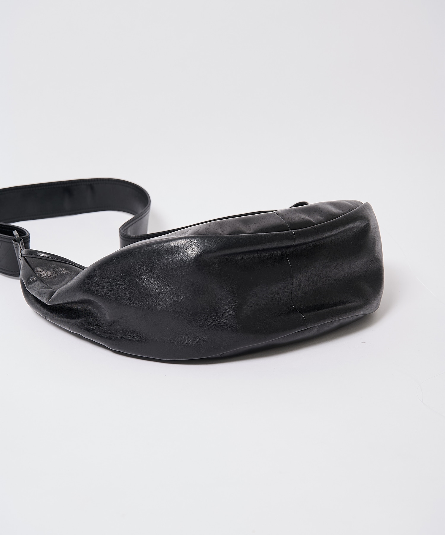 1261013 LEATHER SHOULDER BAG MASSES