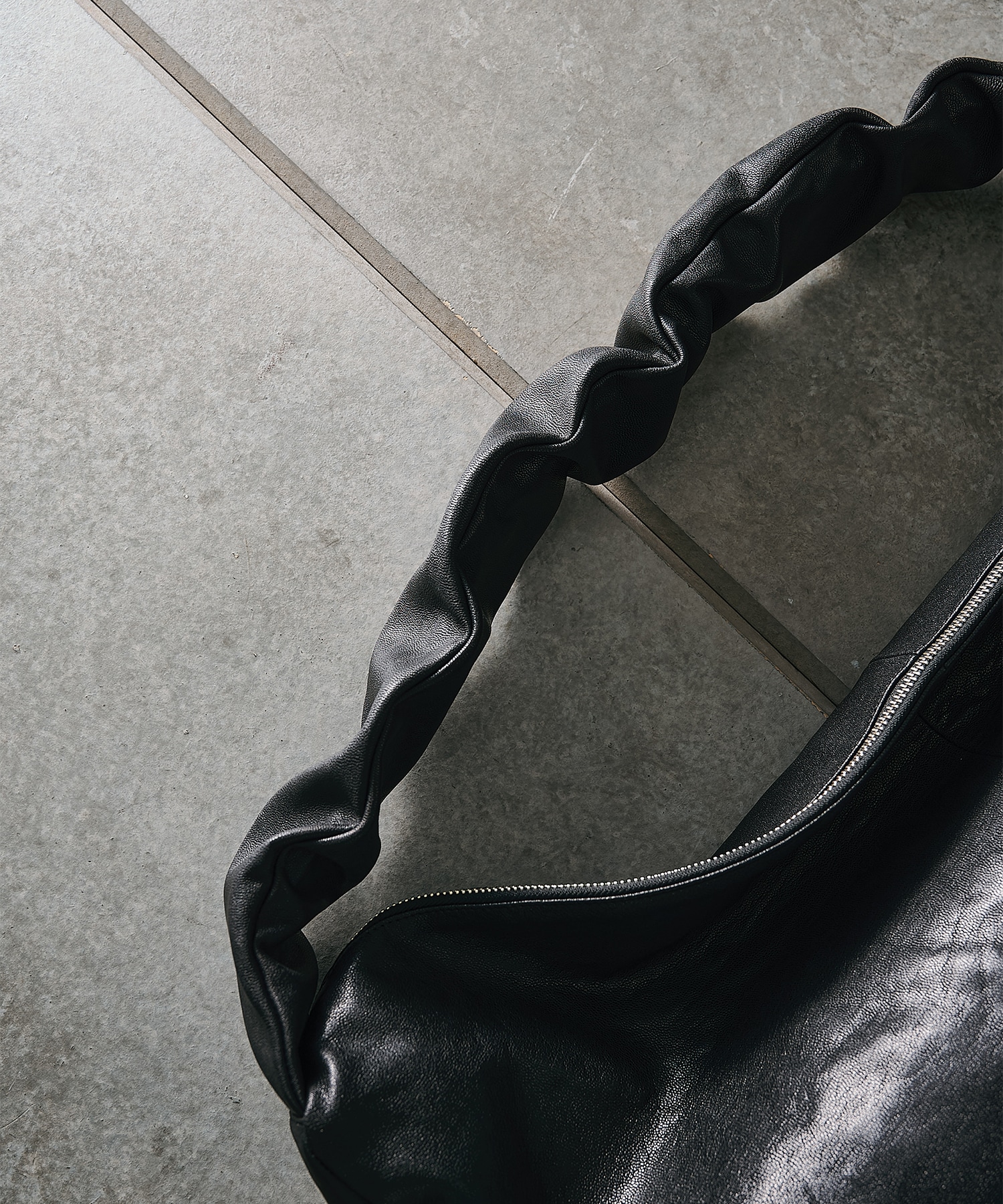 【シュタイン】ST.1679 GOAT LEATHER TWIST SHOULDER BAG ssstein