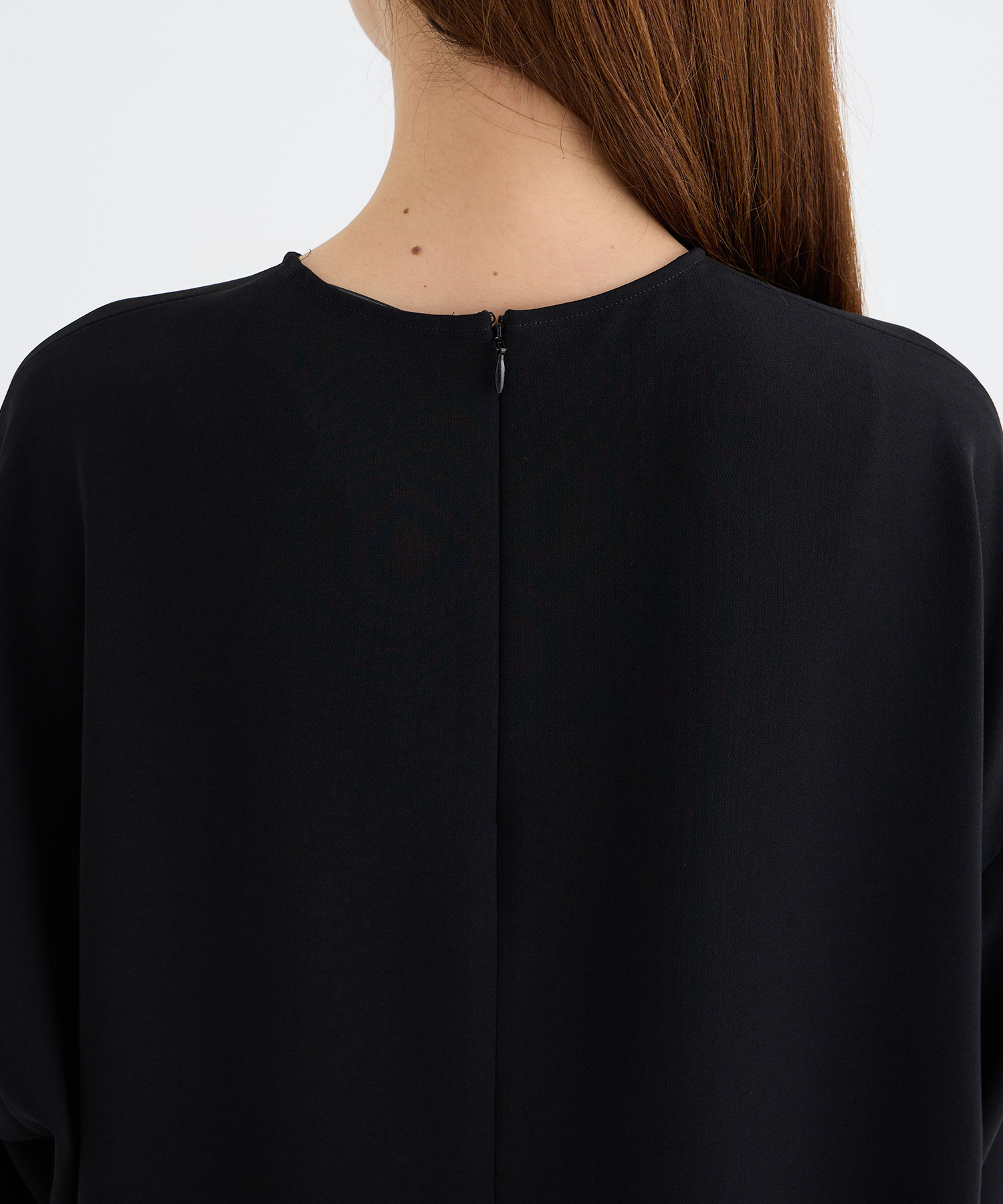 BACK ROUND HEM BLOUSE DOMELLE