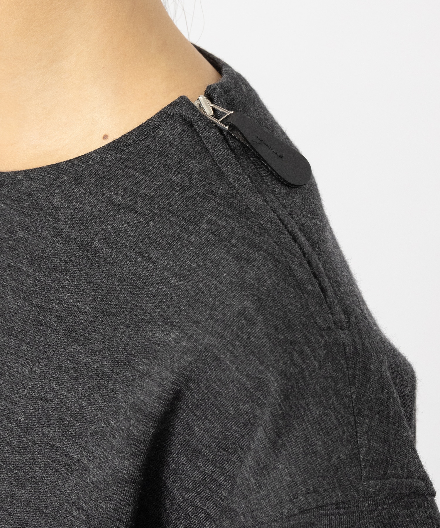 THE SIDE ZIP PULLOVER SHORT T-SHIRT L/S THE RERACS