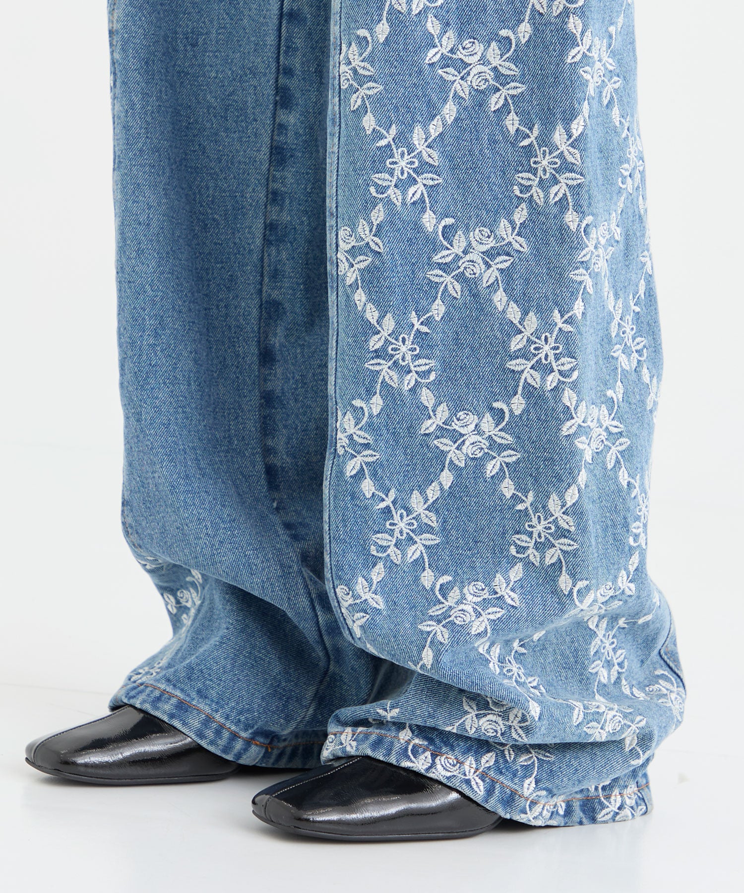 FLOWER EMBROIDERED WIDE JEANS FETICO