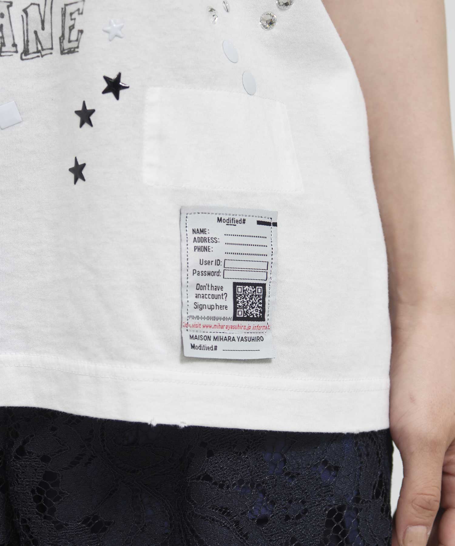 EMBELLISHED DISTRESSED TEE Maison MIHARA YASUHIRO