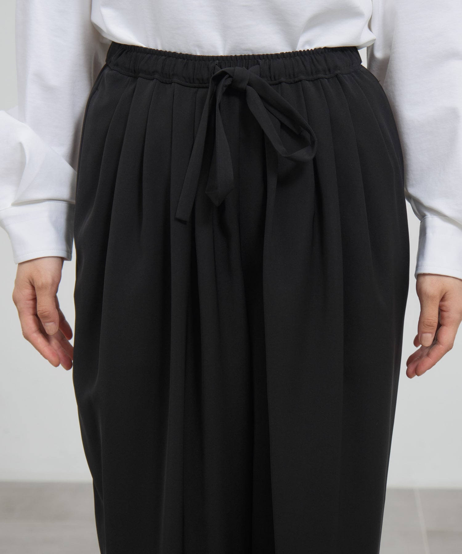 MANY-TUCK COCOON-PANTS ENFOLD
