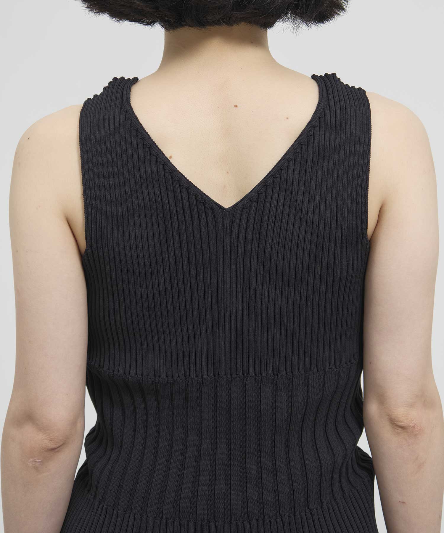 FLUTED V-NECK SLEEVELESS MERMAID DRESS CFCL