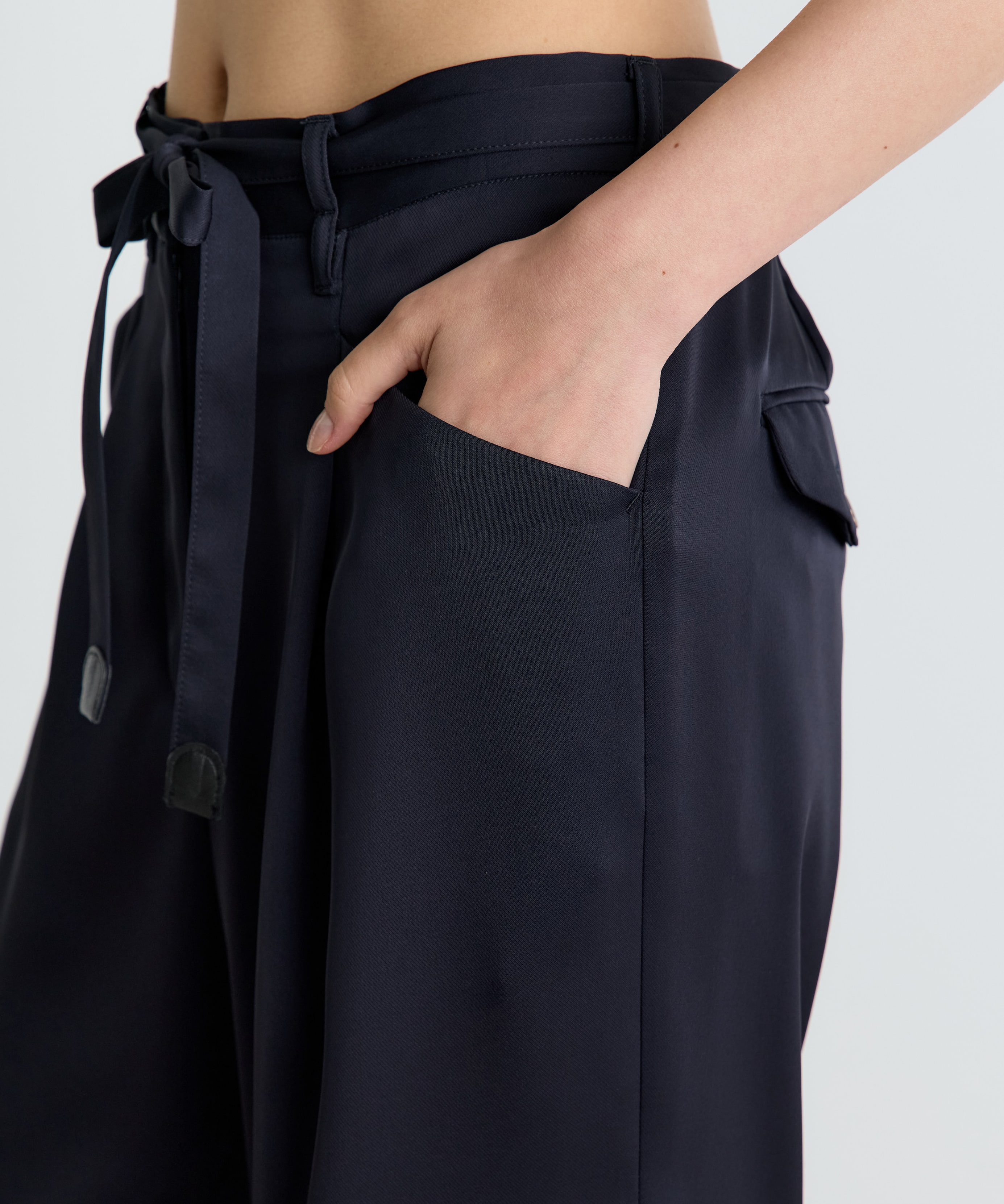 Satin Straight Pants THE TOKYO