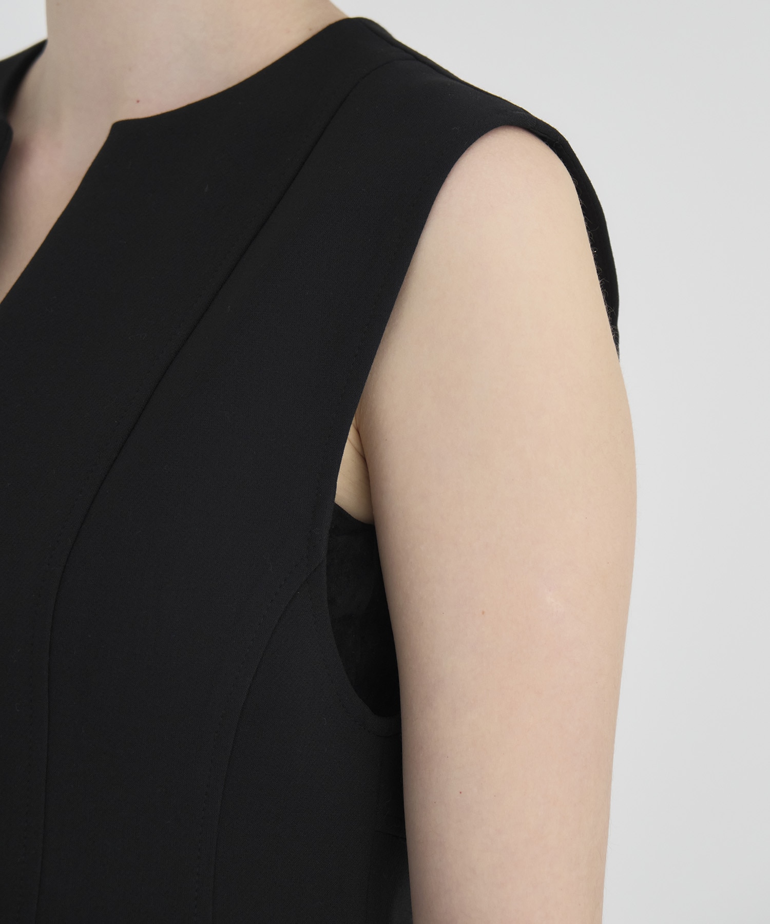 Arch Pattern Cut Vest RITAN