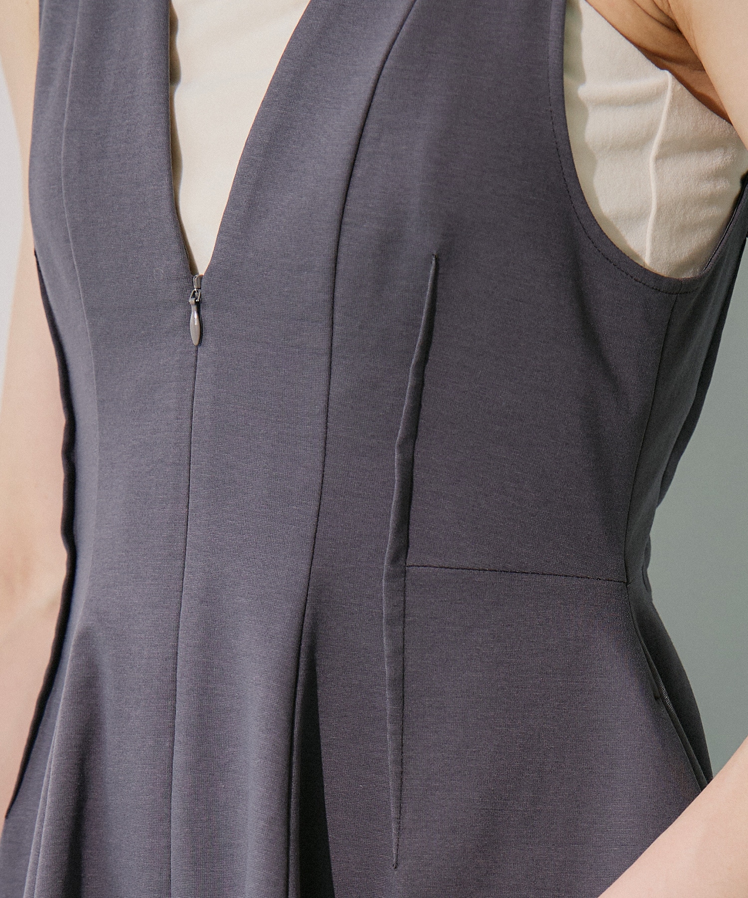 Arch Pattern Cut One-Piece RITAN