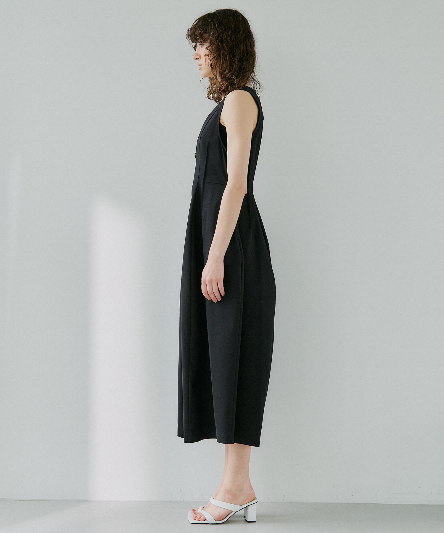 Arch Pattern Cut One-Piece RITAN