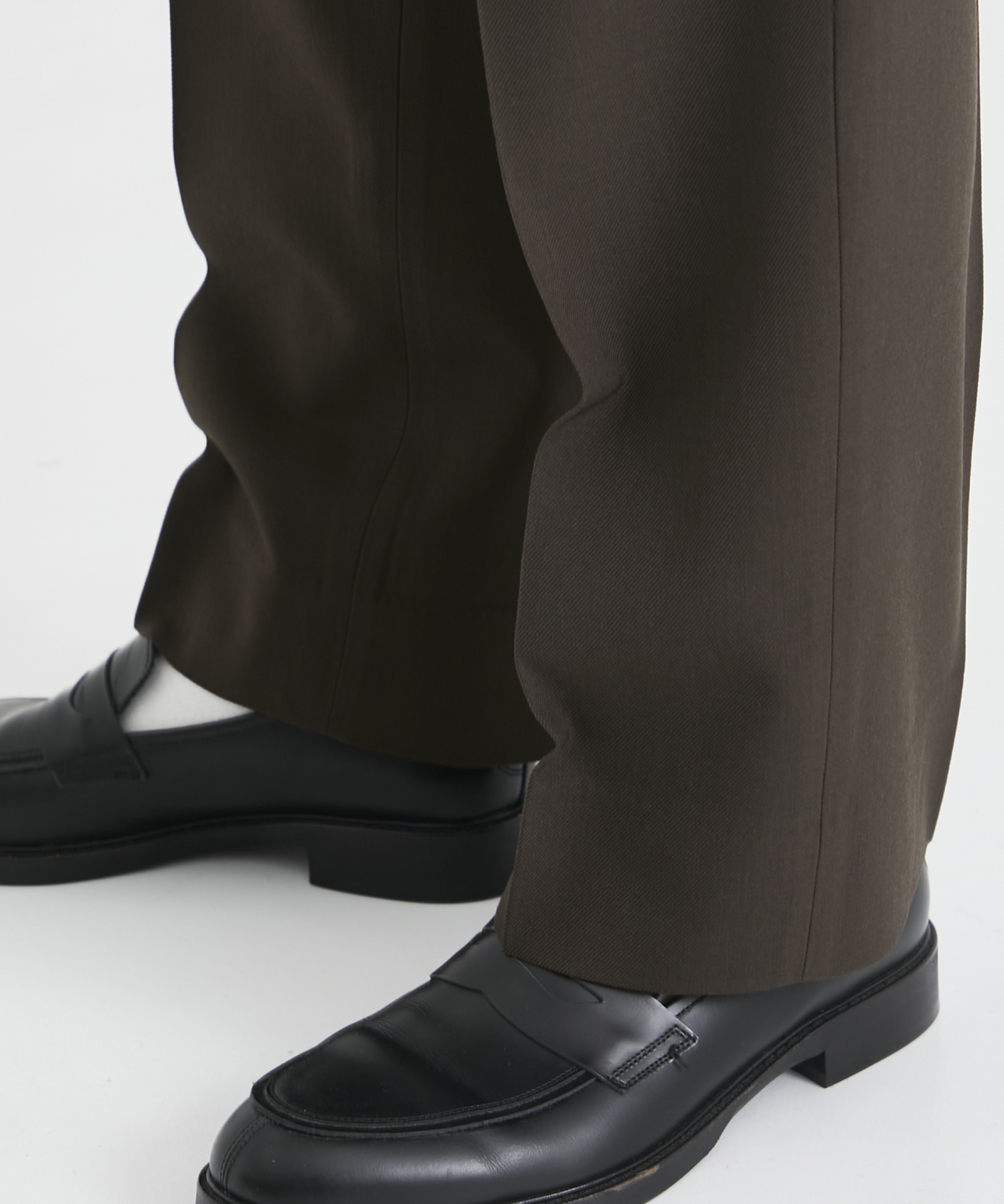 FLAT FRONT TROUSERS ｜ MARKAWARE