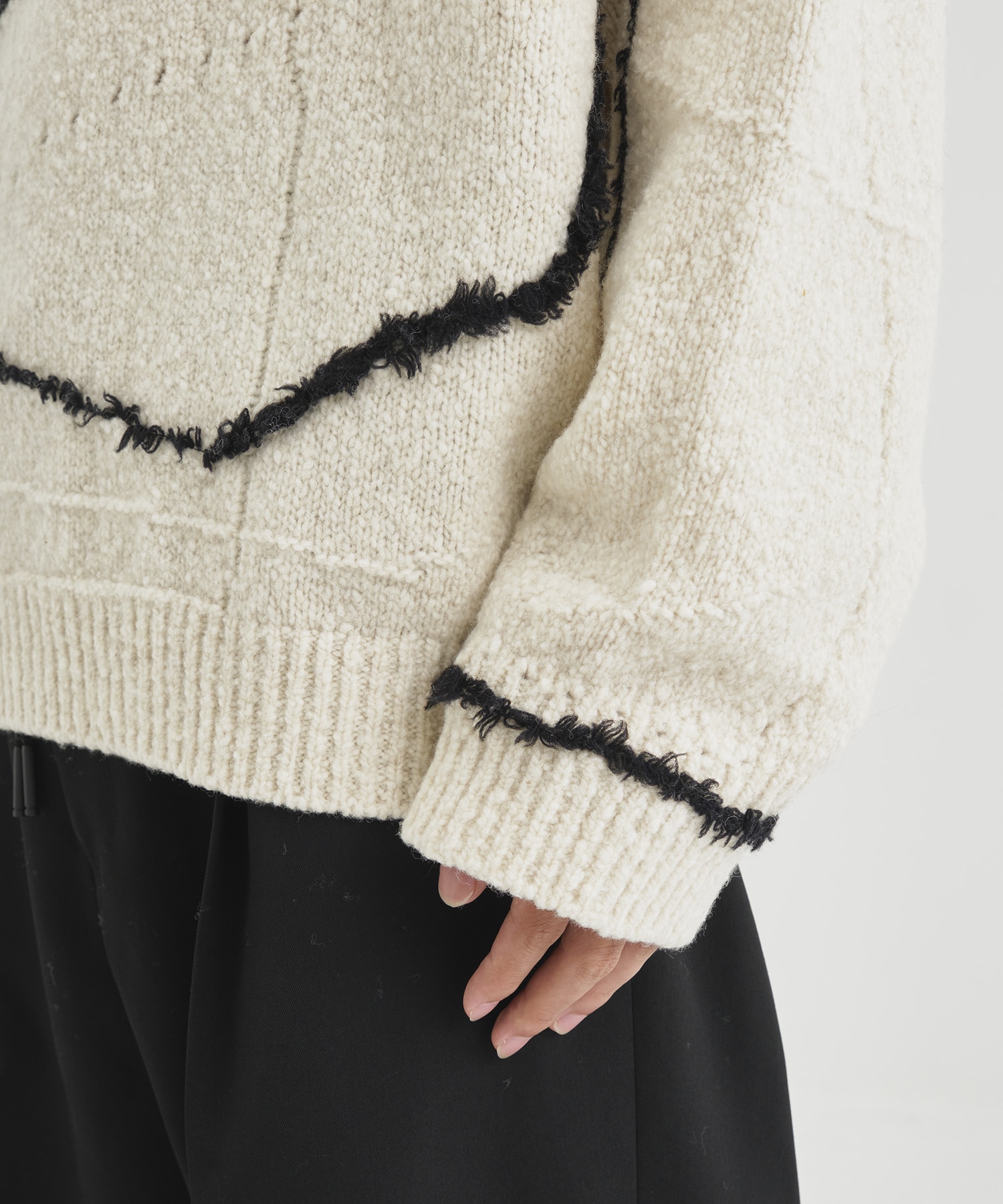 ハイクオリティ YOKE CONTINUOUS LINE EMBROIDERY SWEATER