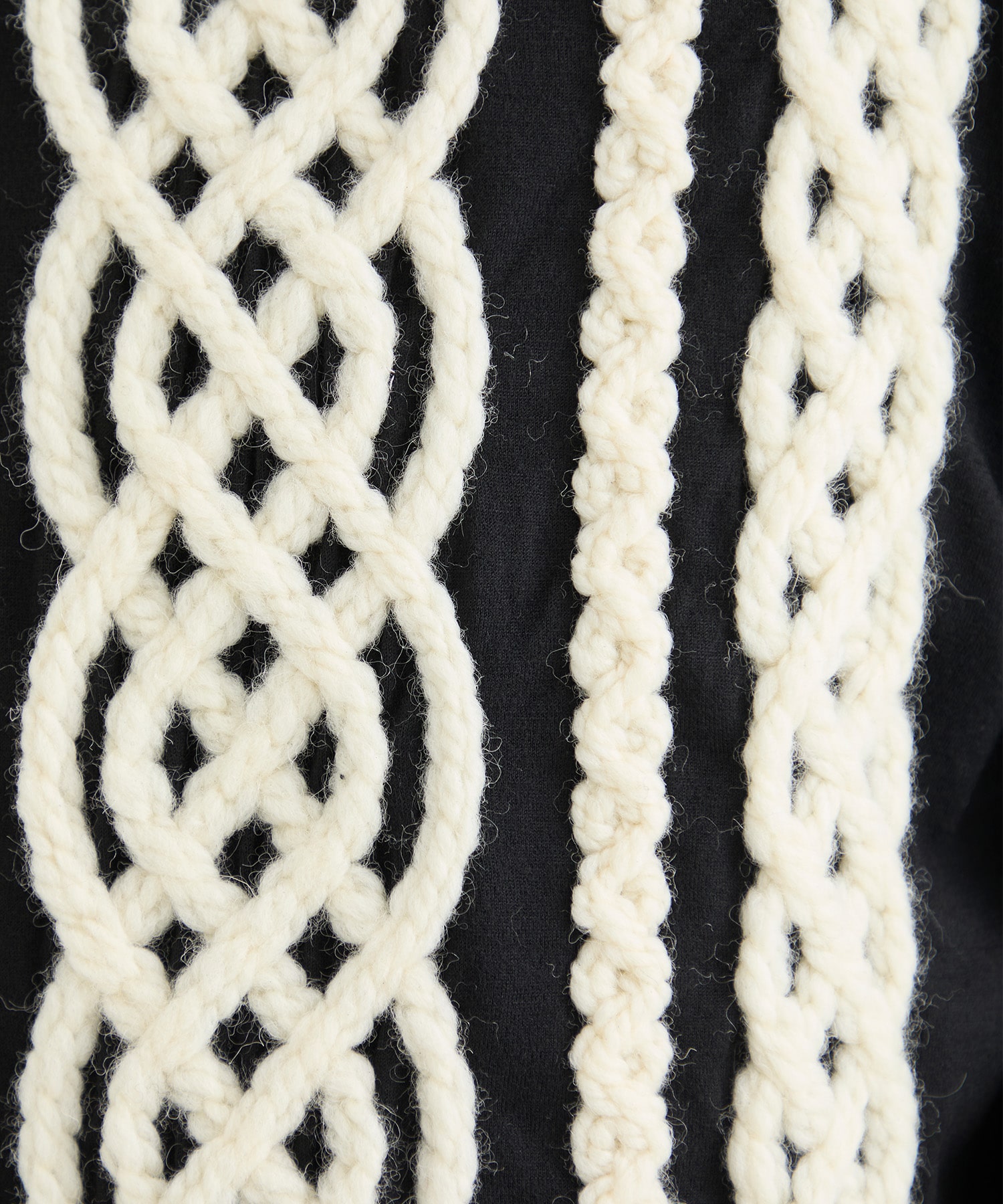 CABLE EMBROIDERY KNIT PO TAAKK