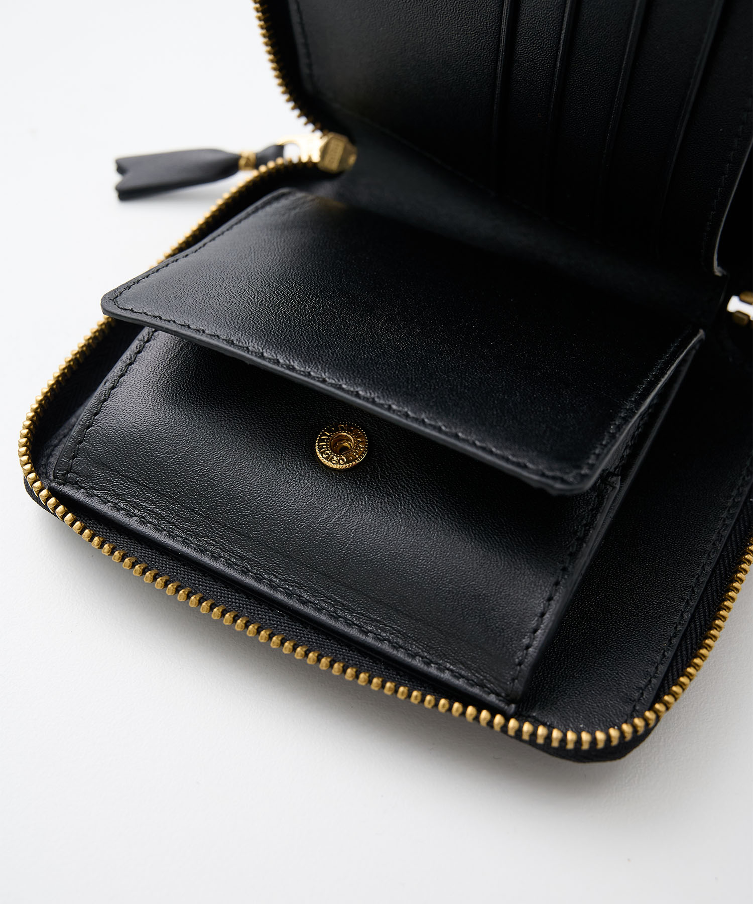 CLASSIC LEATHER LINE FOLD ZIP WALLET Wallet Comme des Garcons