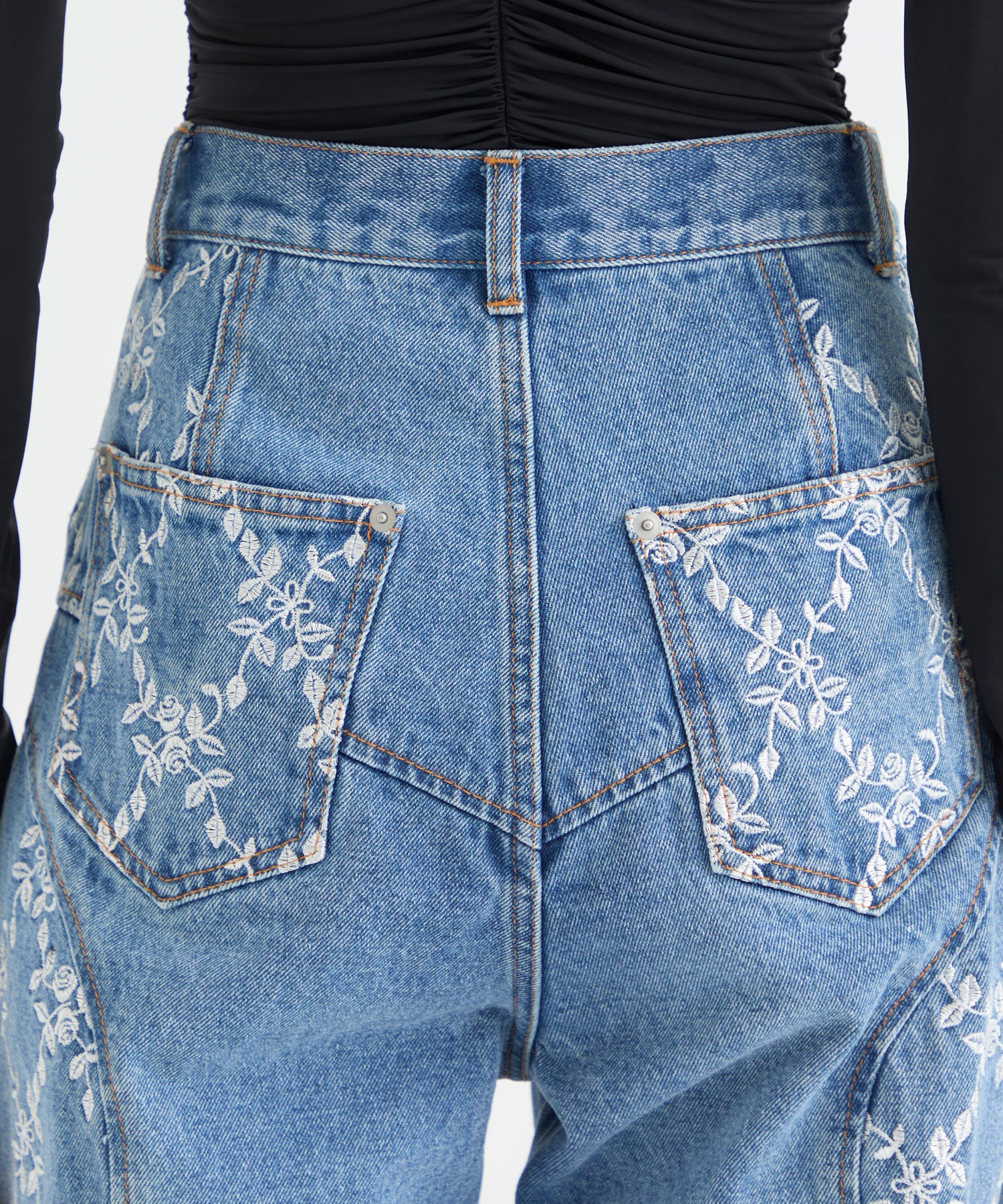 FLOWER EMBROIDERED WIDE JEANS FETICO