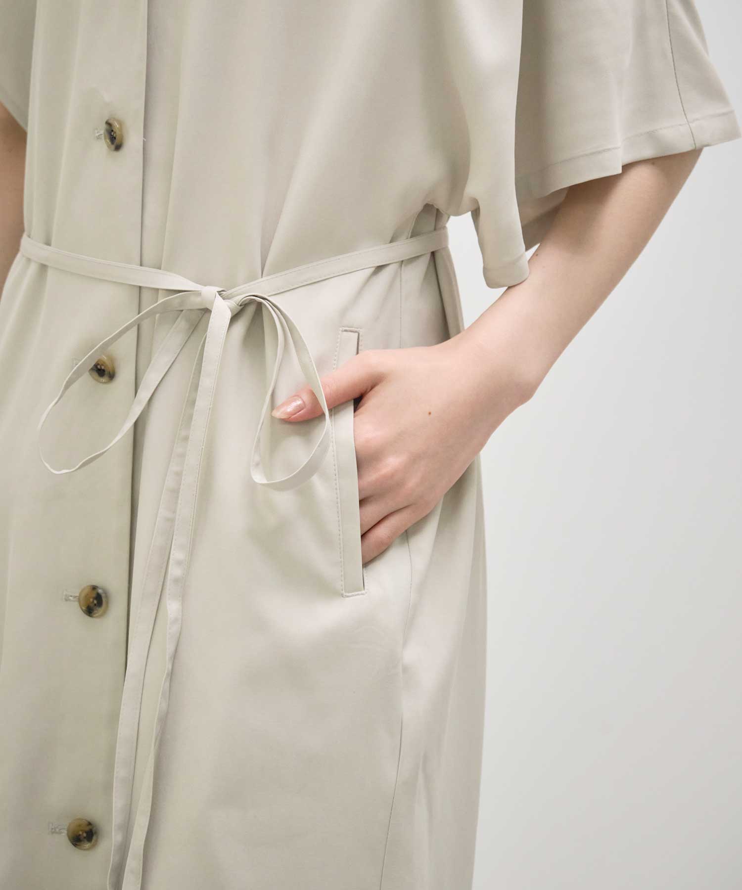 Ana asymmetry dress O.WHT AKIRANAKA