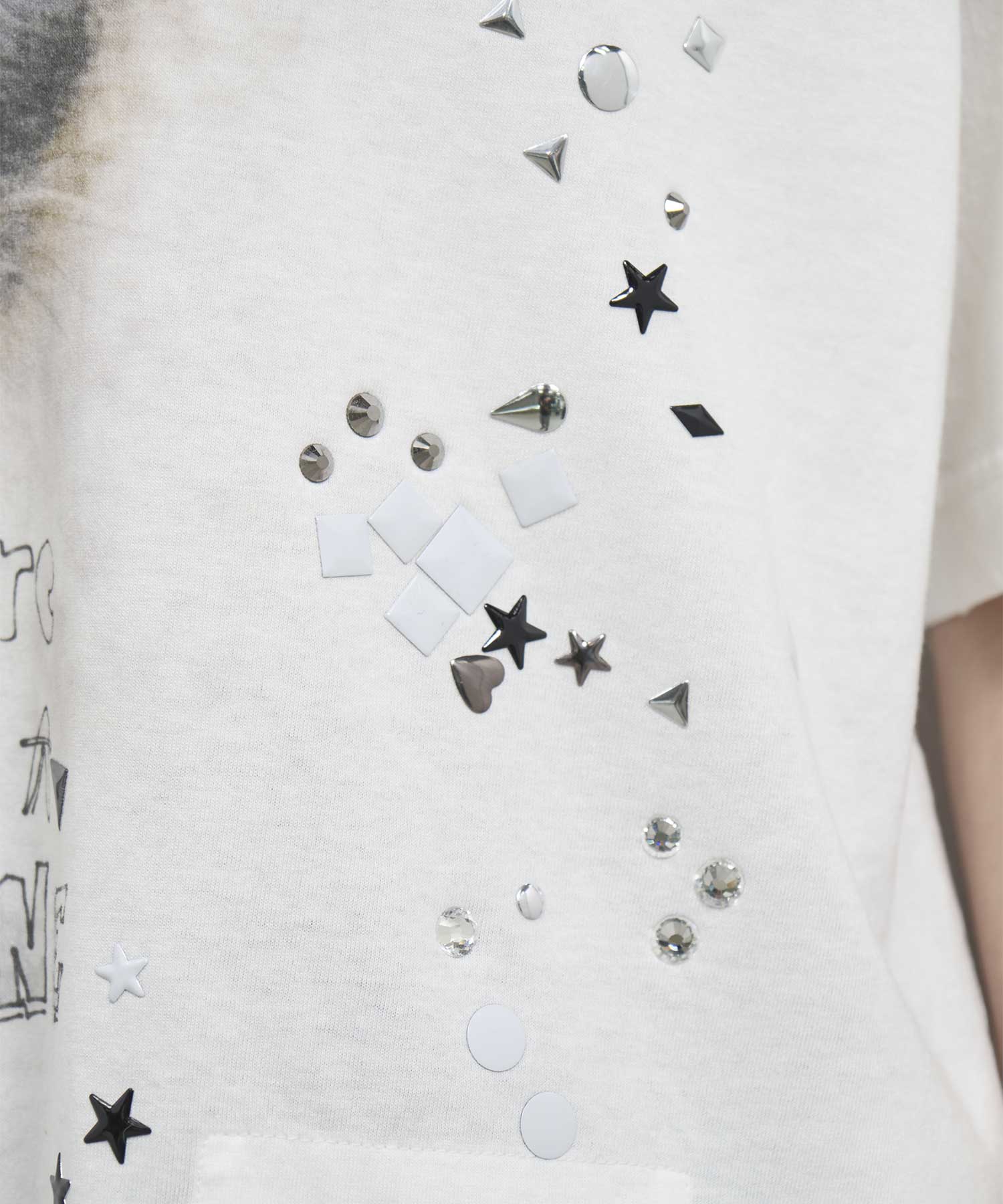 EMBELLISHED DISTRESSED TEE Maison MIHARA YASUHIRO