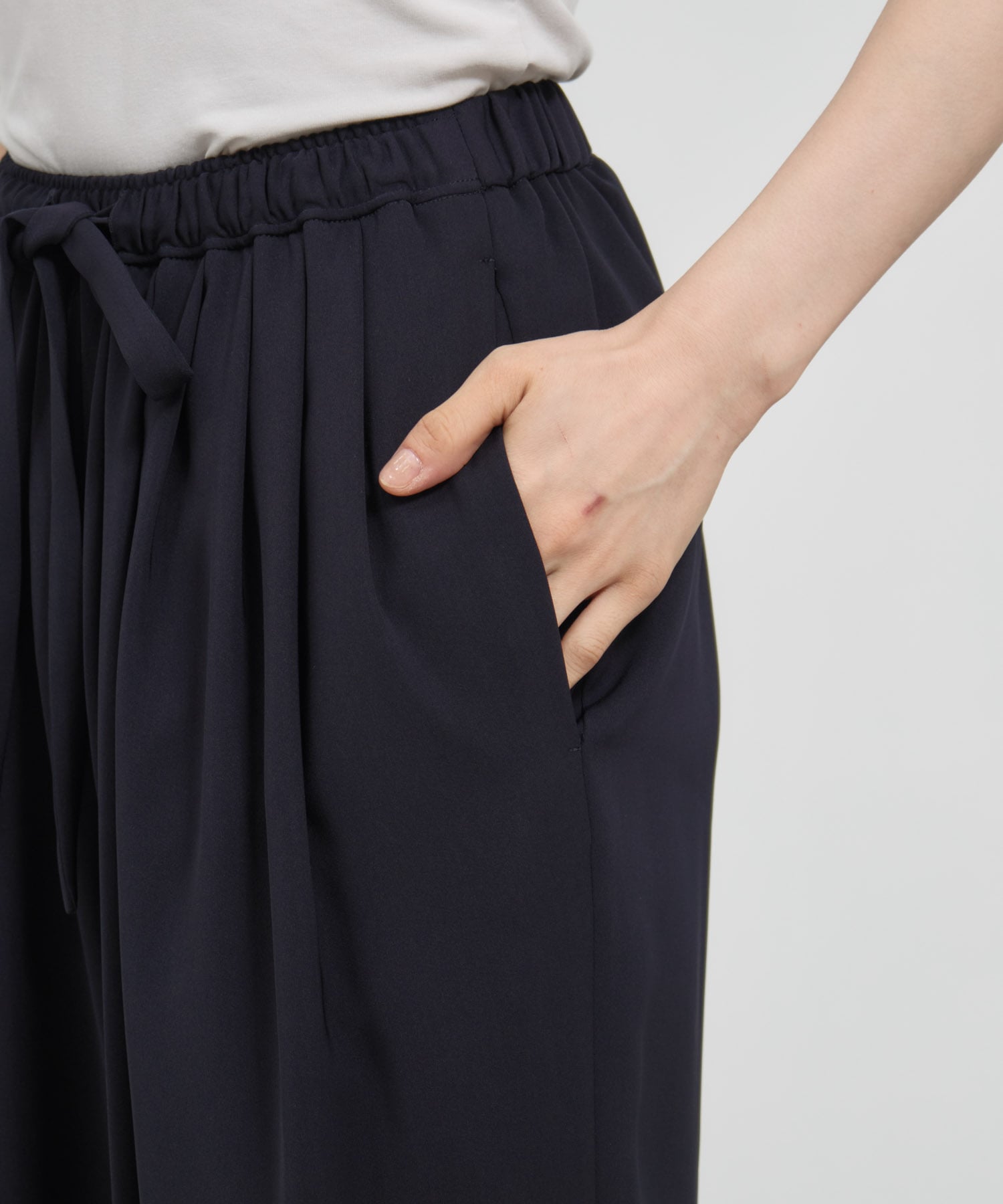 MANY-TUCK COCOON-PANTS ENFOLD