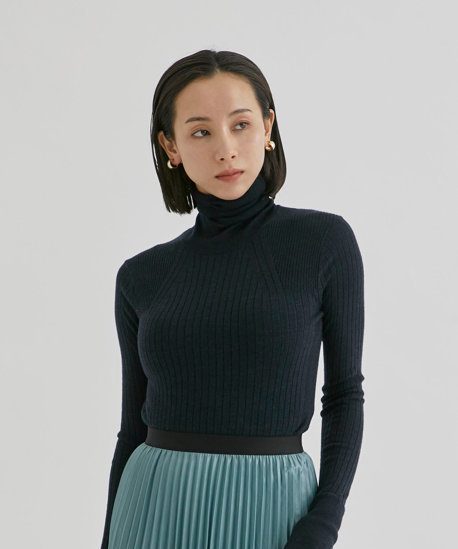 WOOL TIGHT TURTLE NECK KNIT