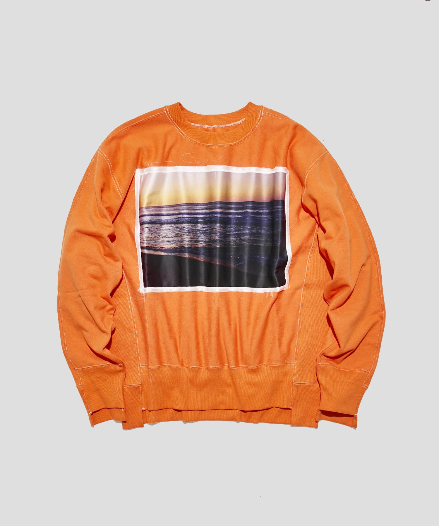 THE SWEATSHIRT/ THE MOMENT
