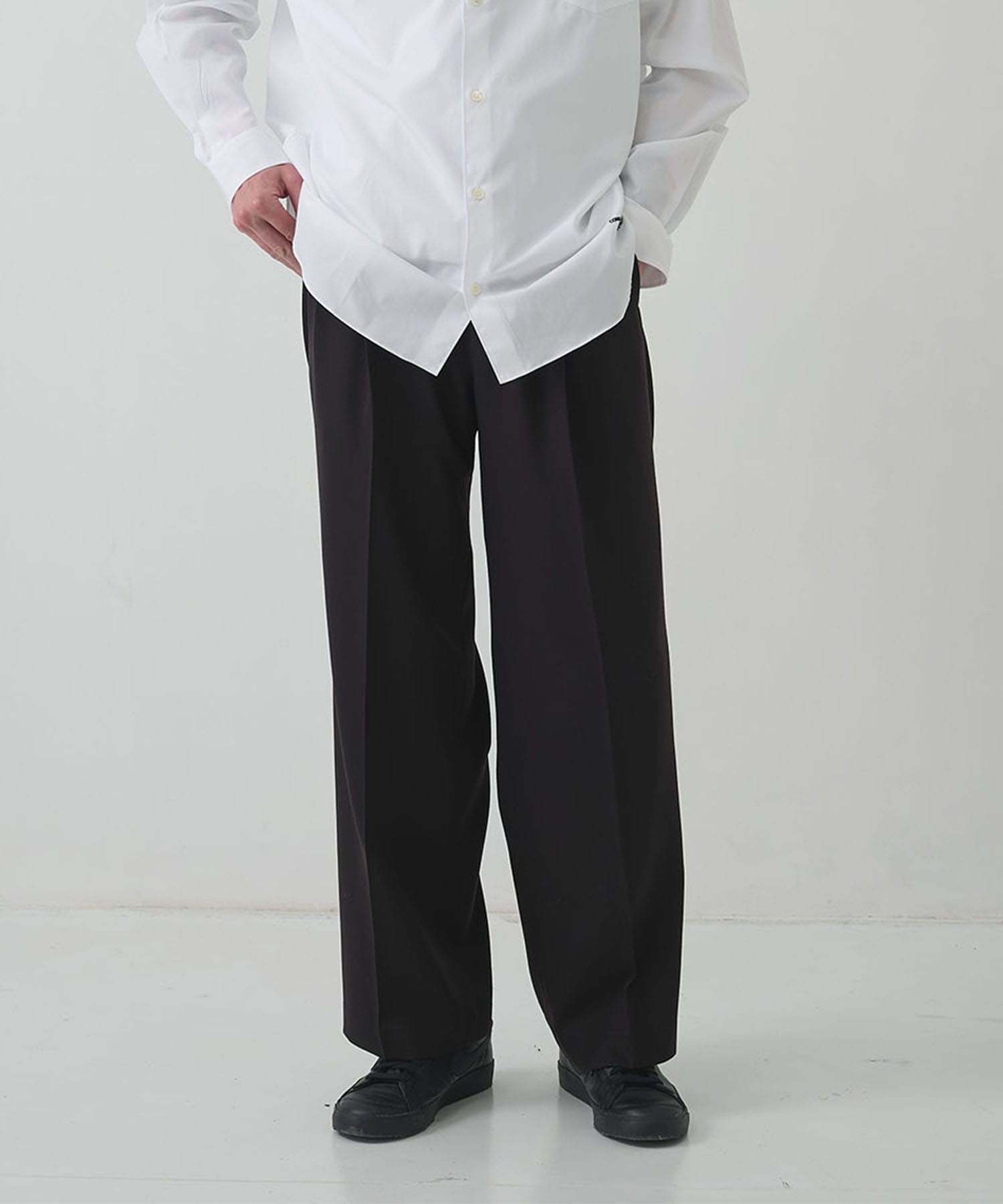 TWO TUCKS WIDE TROUSERS