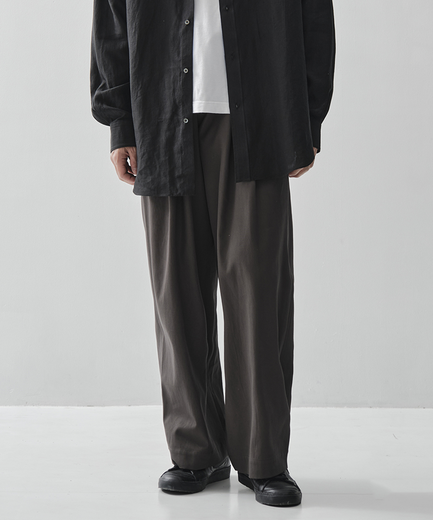 TRIPLE PLEATED EASY TROUSERS