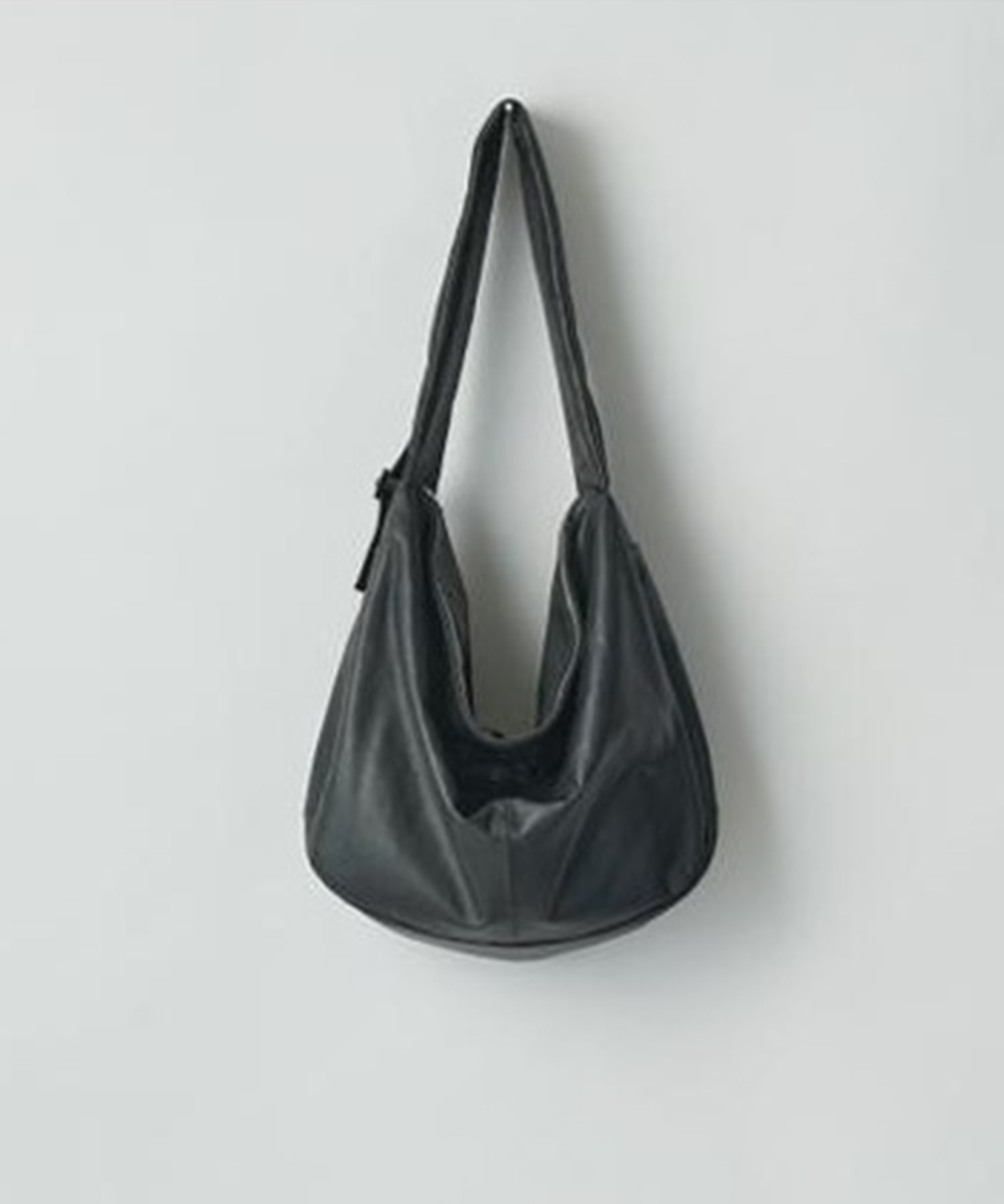 SHIRRING HANDLE LEATHER SHOULDER BAG