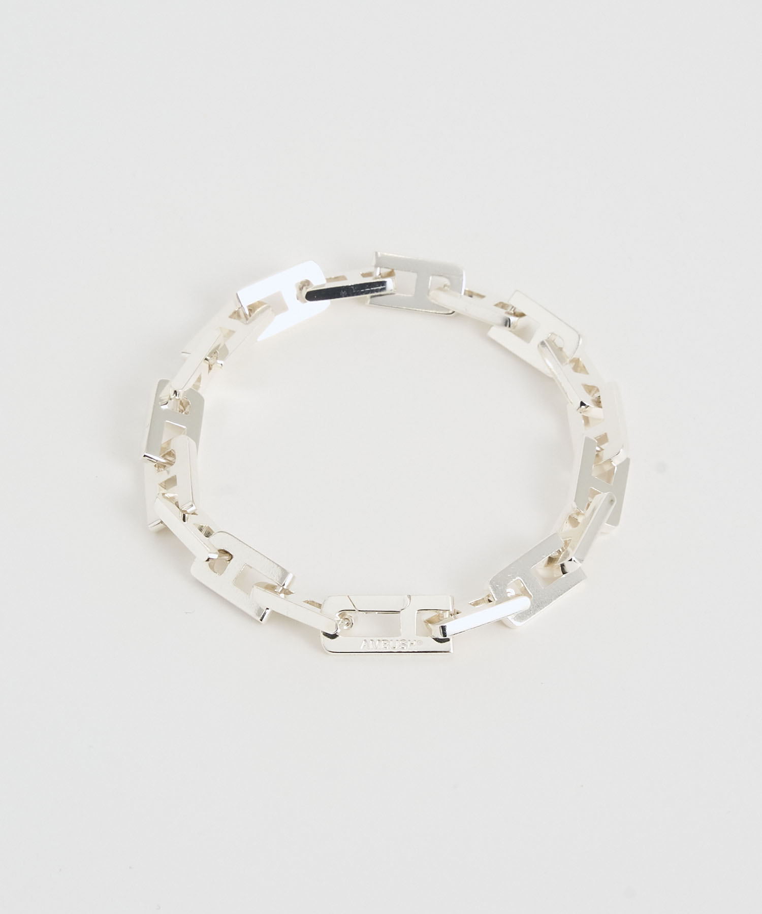 A CHAIN BRACELET