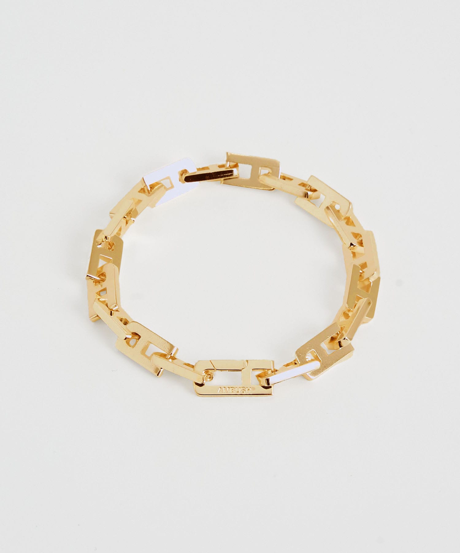 A CHAIN BRACELET