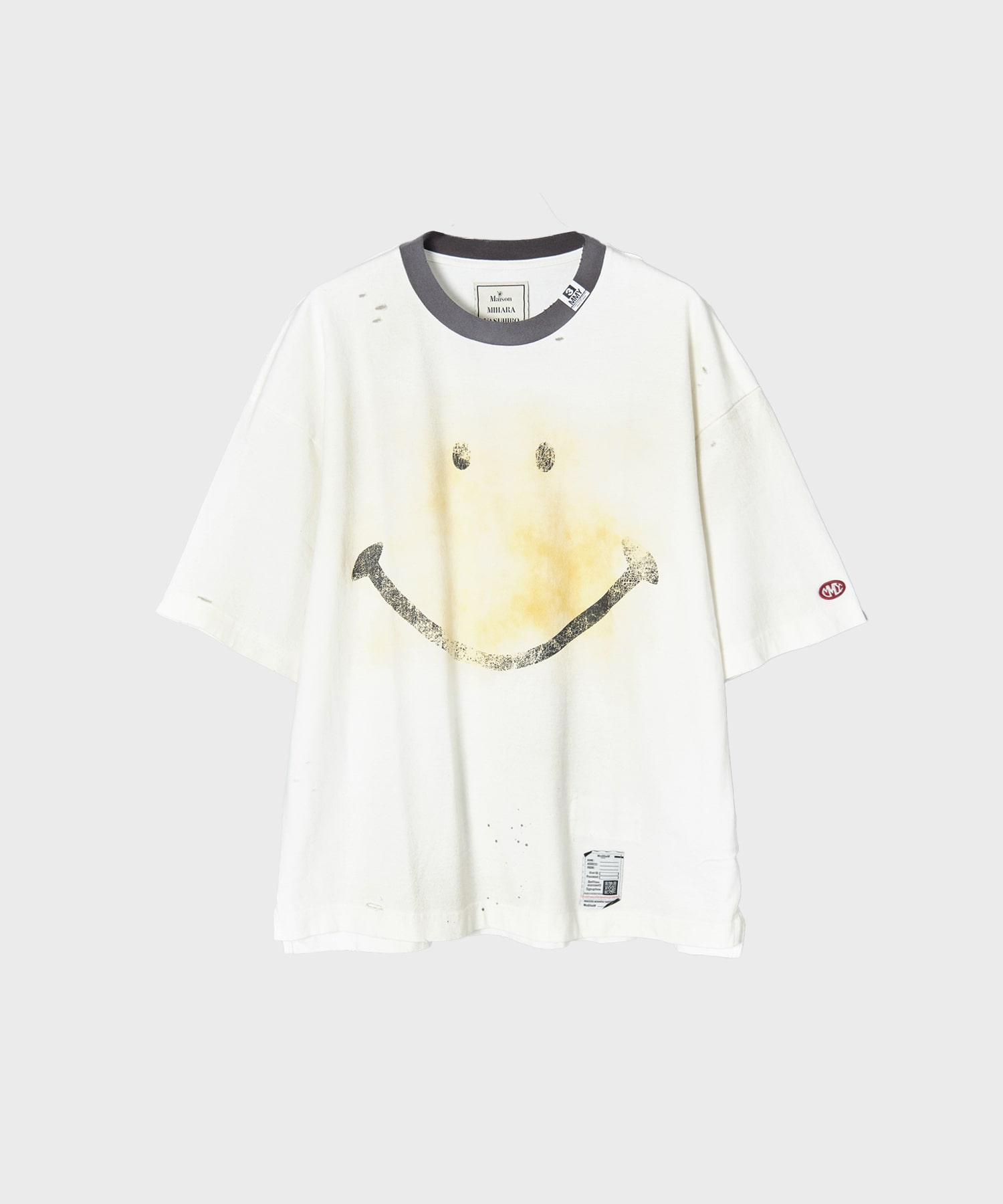 SMILY FACE PRINTED DISTRESSED TEE