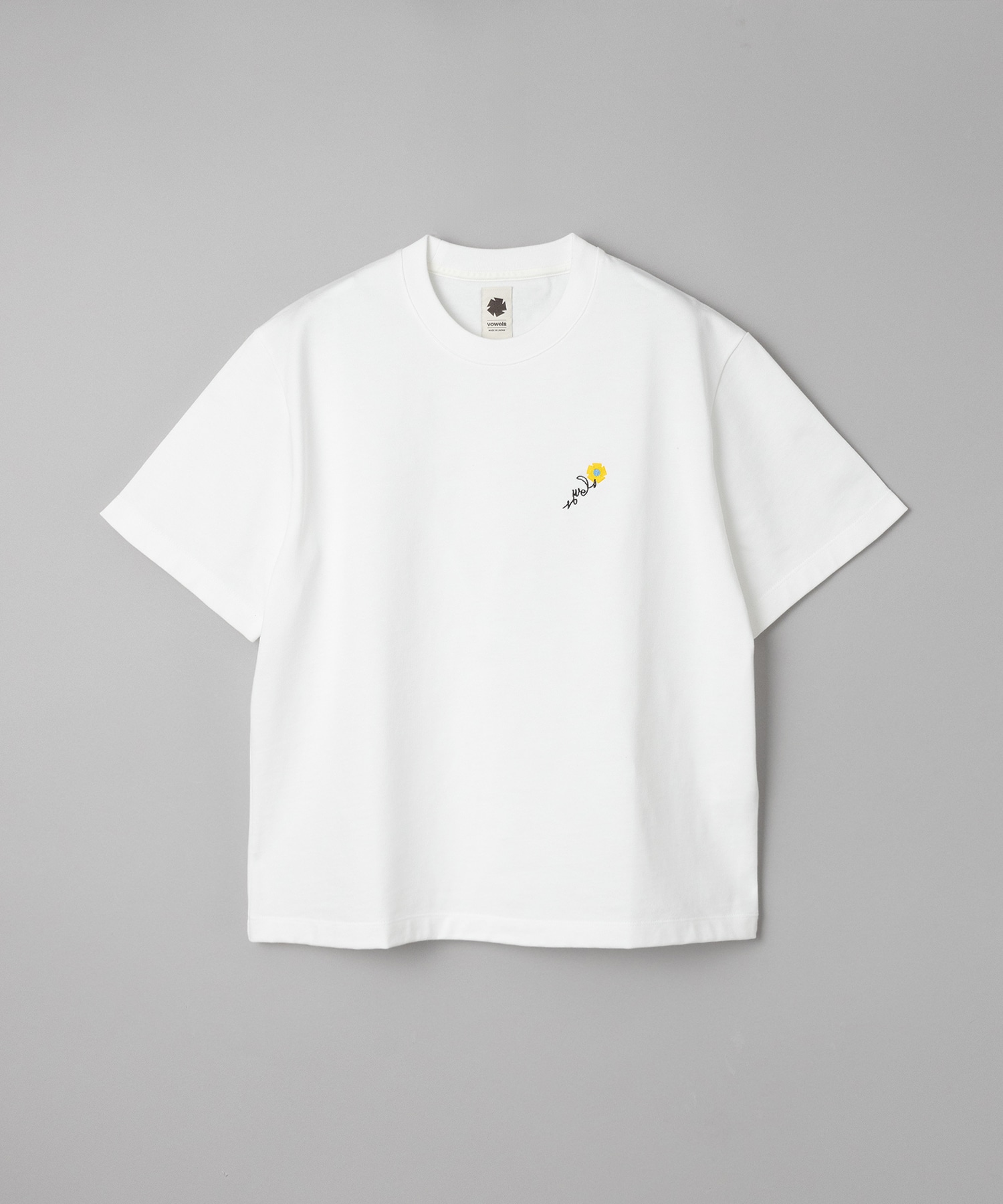 FLORAL EMBROIDERED TEE