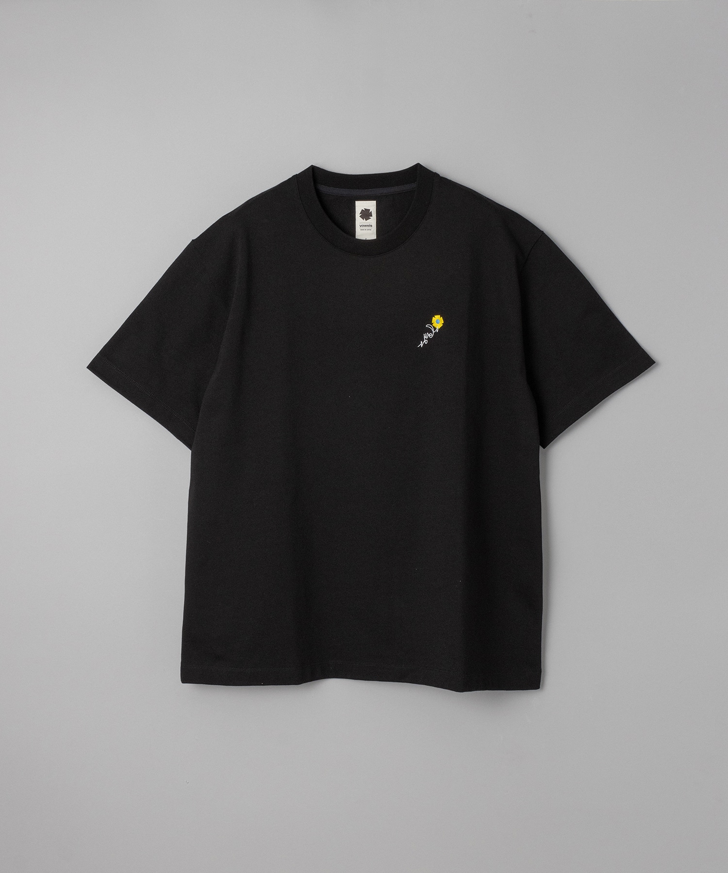 FLORAL EMBROIDERED TEE