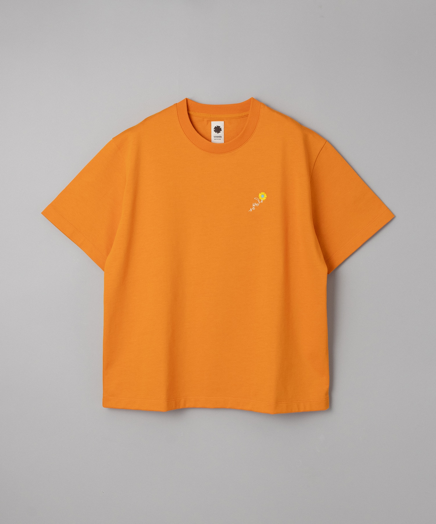 FLORAL EMBROIDERED TEE