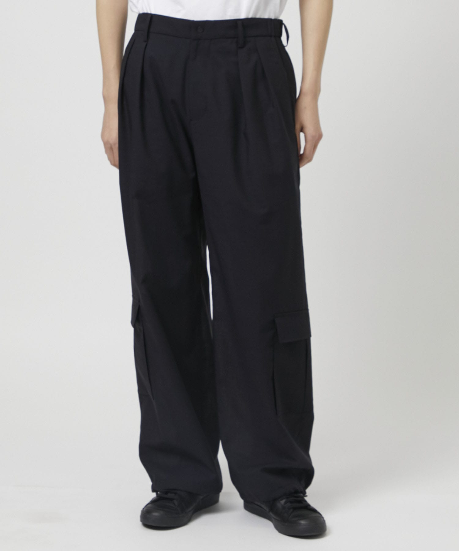 TWO TUCKS WIDE CARGO PANTS