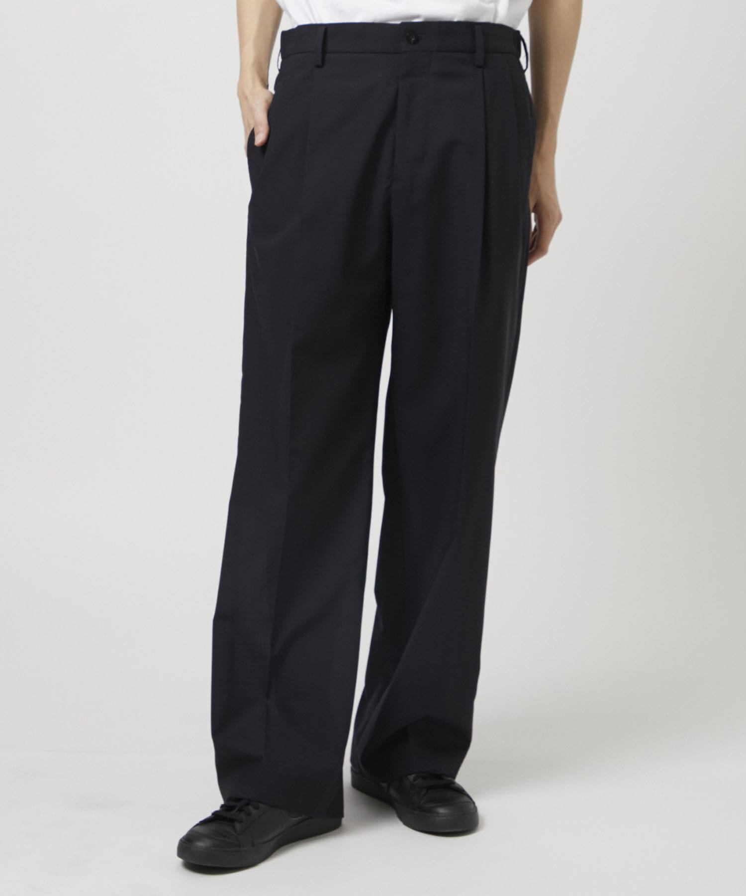 TWO TUCKS WIDE TROUSERS