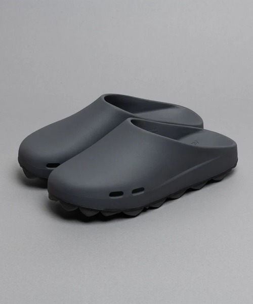 LUX-1 AIR STUDDED SOLE