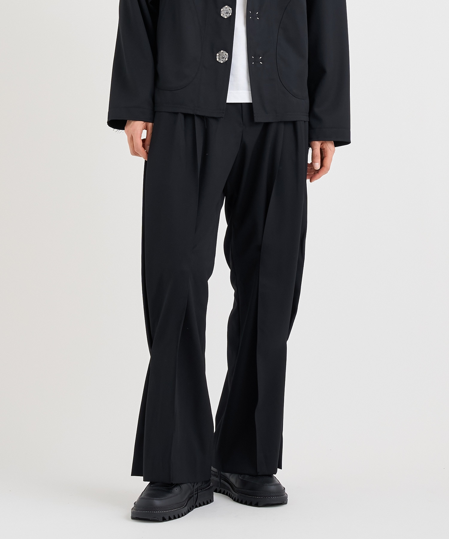 Tuck-detail pants