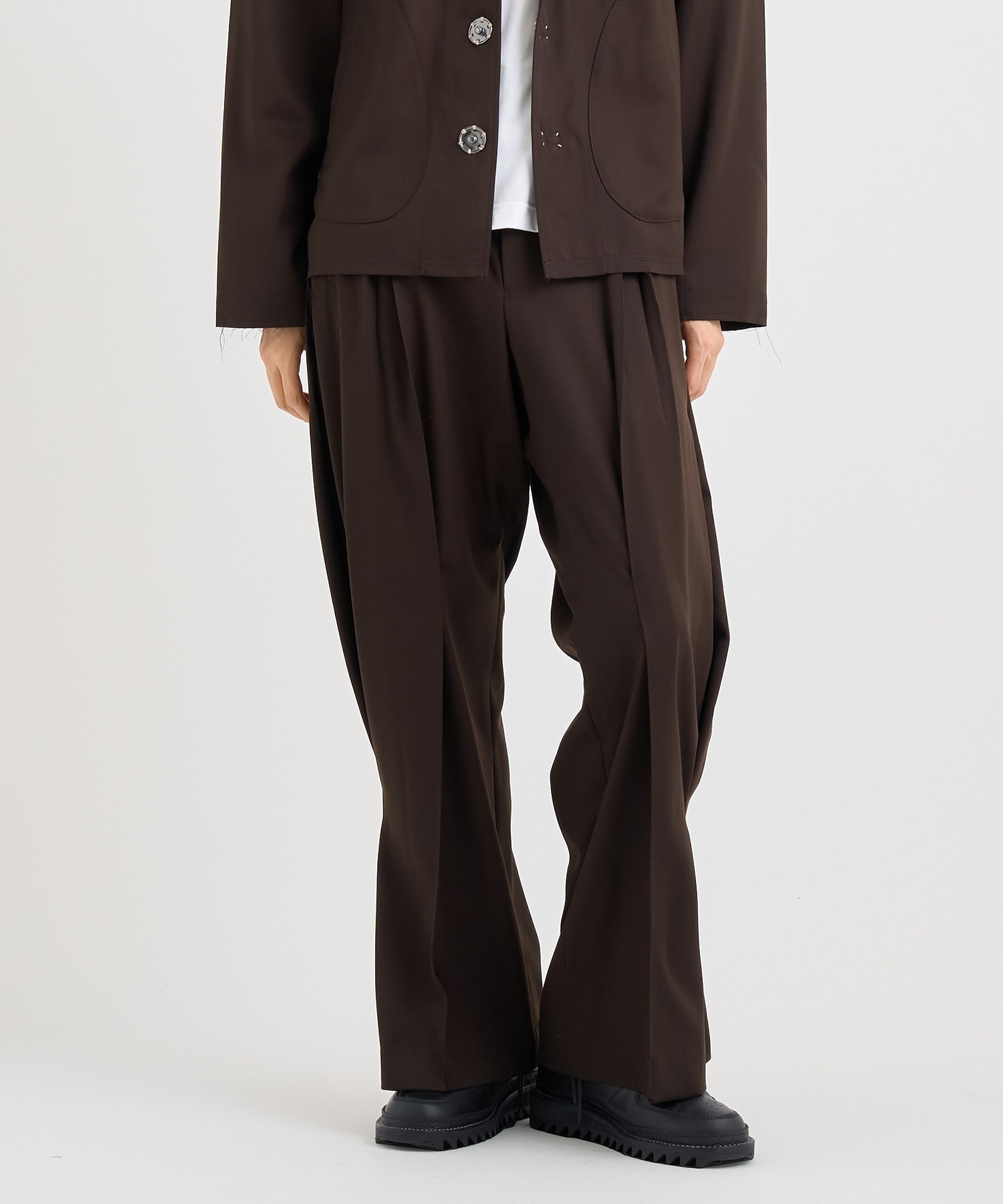 Tuck-detail pants