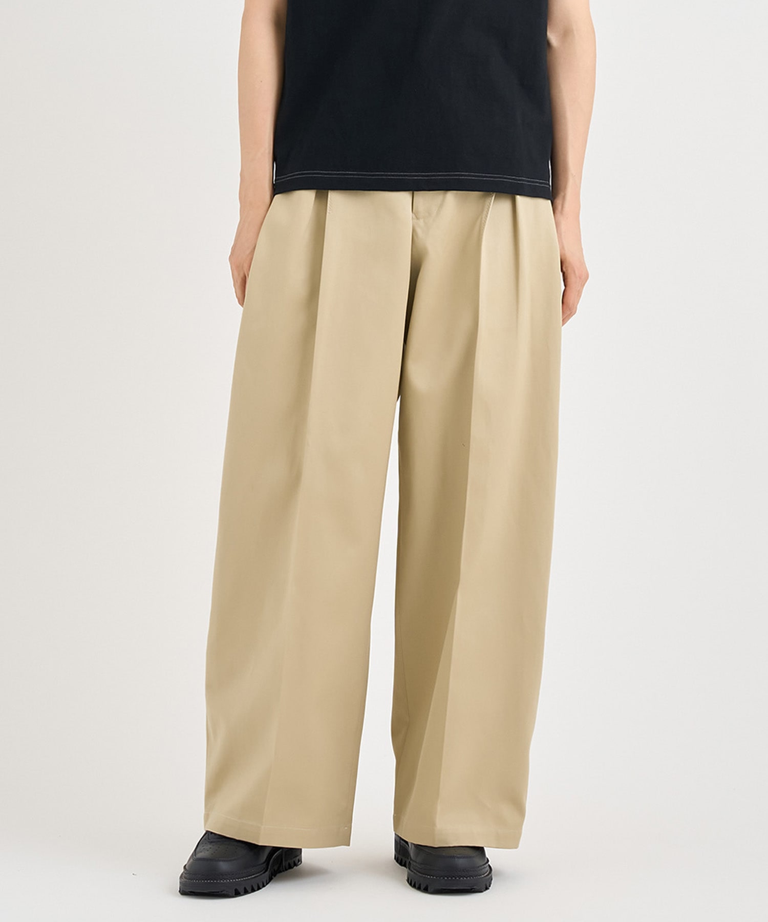 Tuck-detail cotton pants
