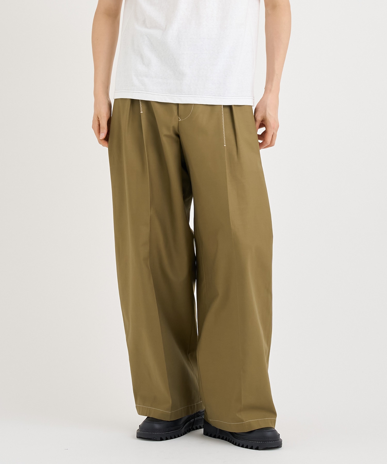 Tuck-detail cotton pants