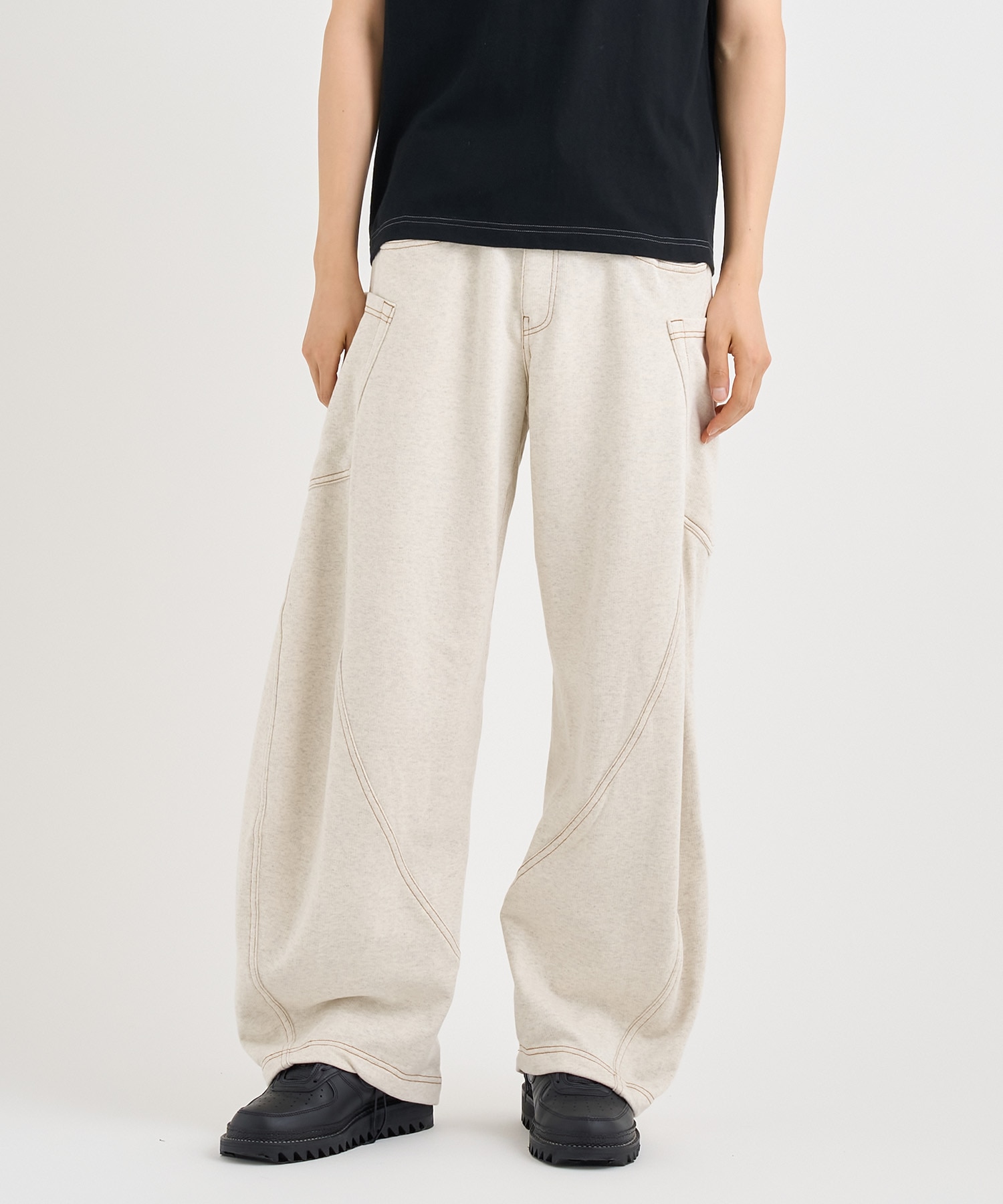 3D cutting sweat pants