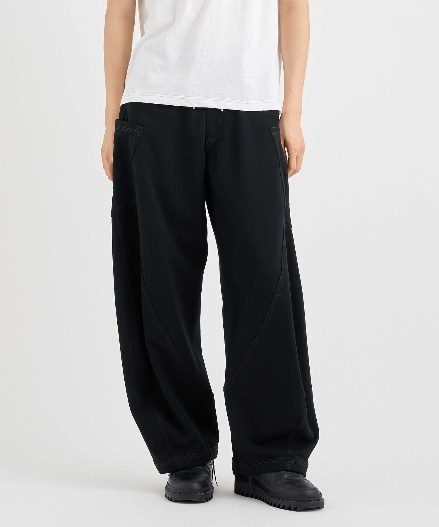 3D cutting sweat pants