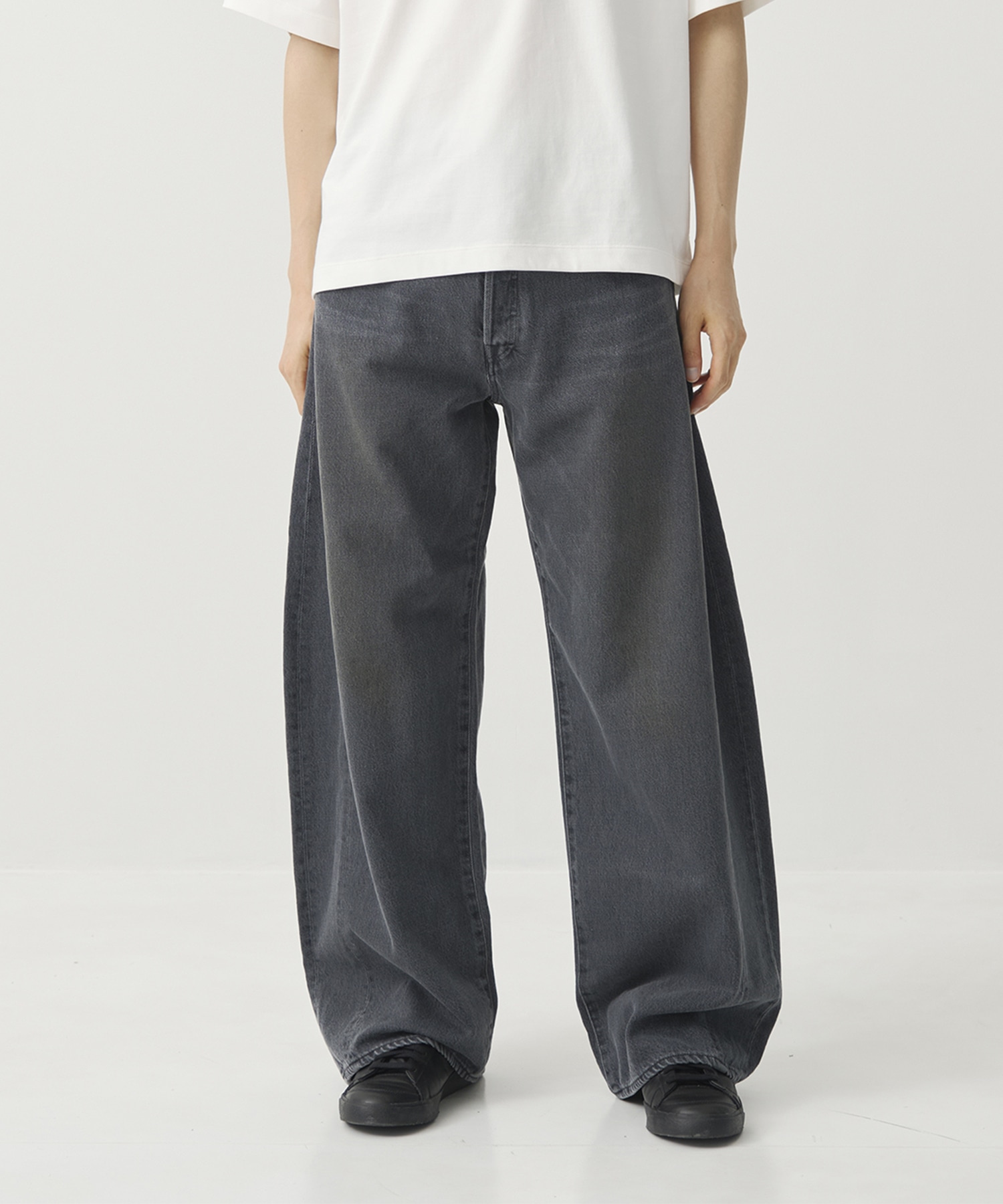 「残りわずか」DEFORMATION WIDE DENIM JEANS
