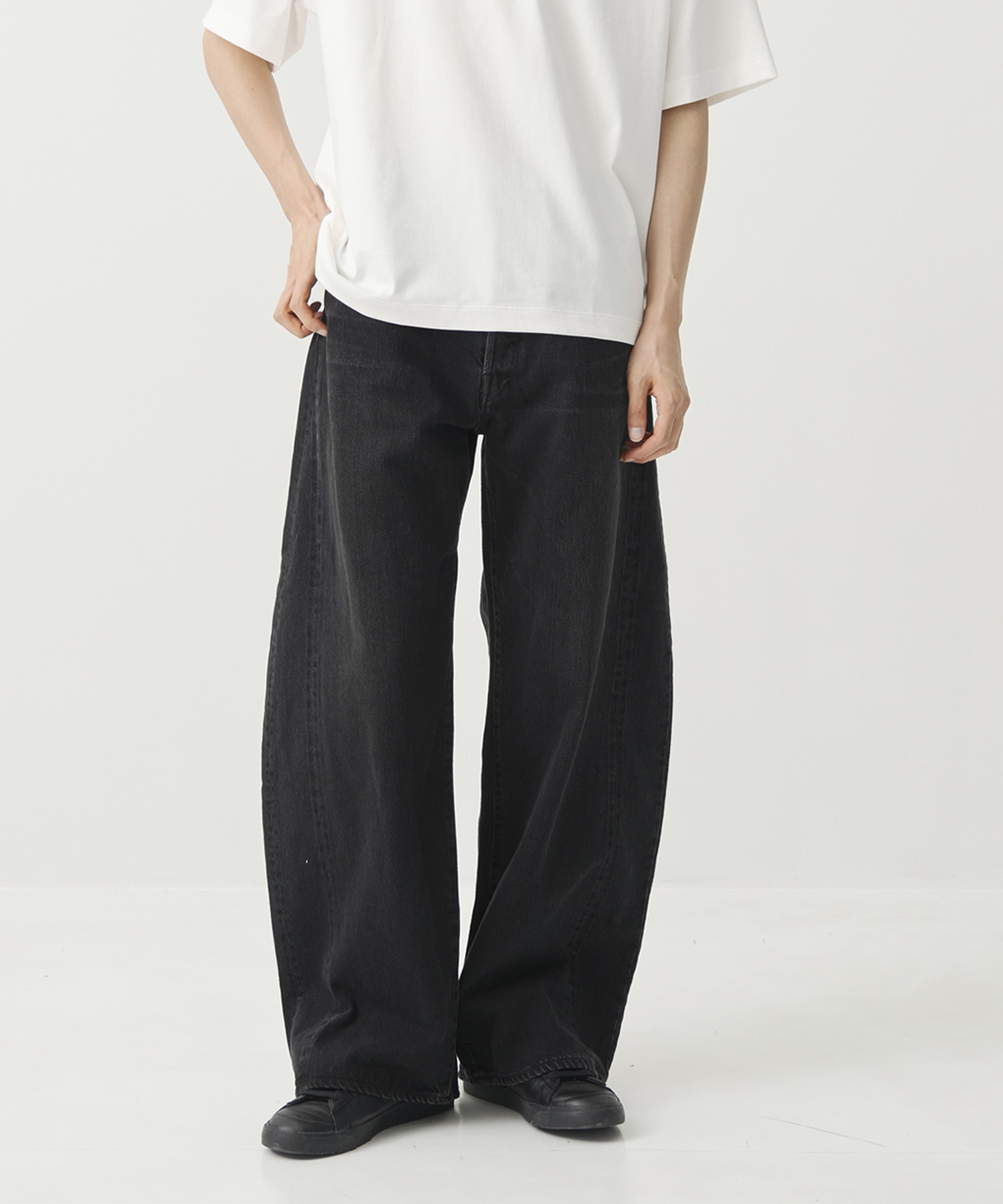 「残りわずか」DEFORMATION WIDE DENIM JEANS