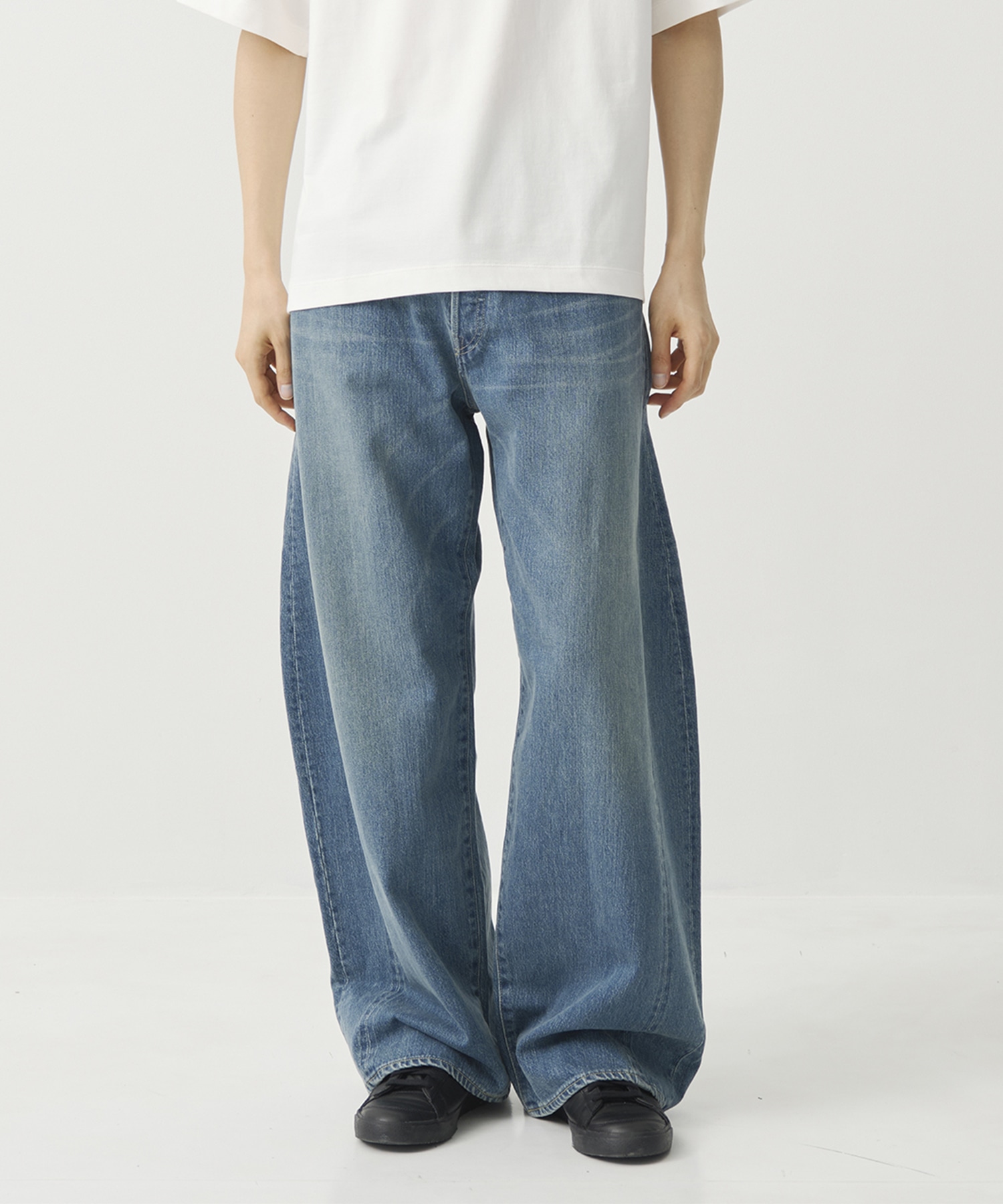 「残りわずか」DEFORMATION WIDE DENIM JEANS