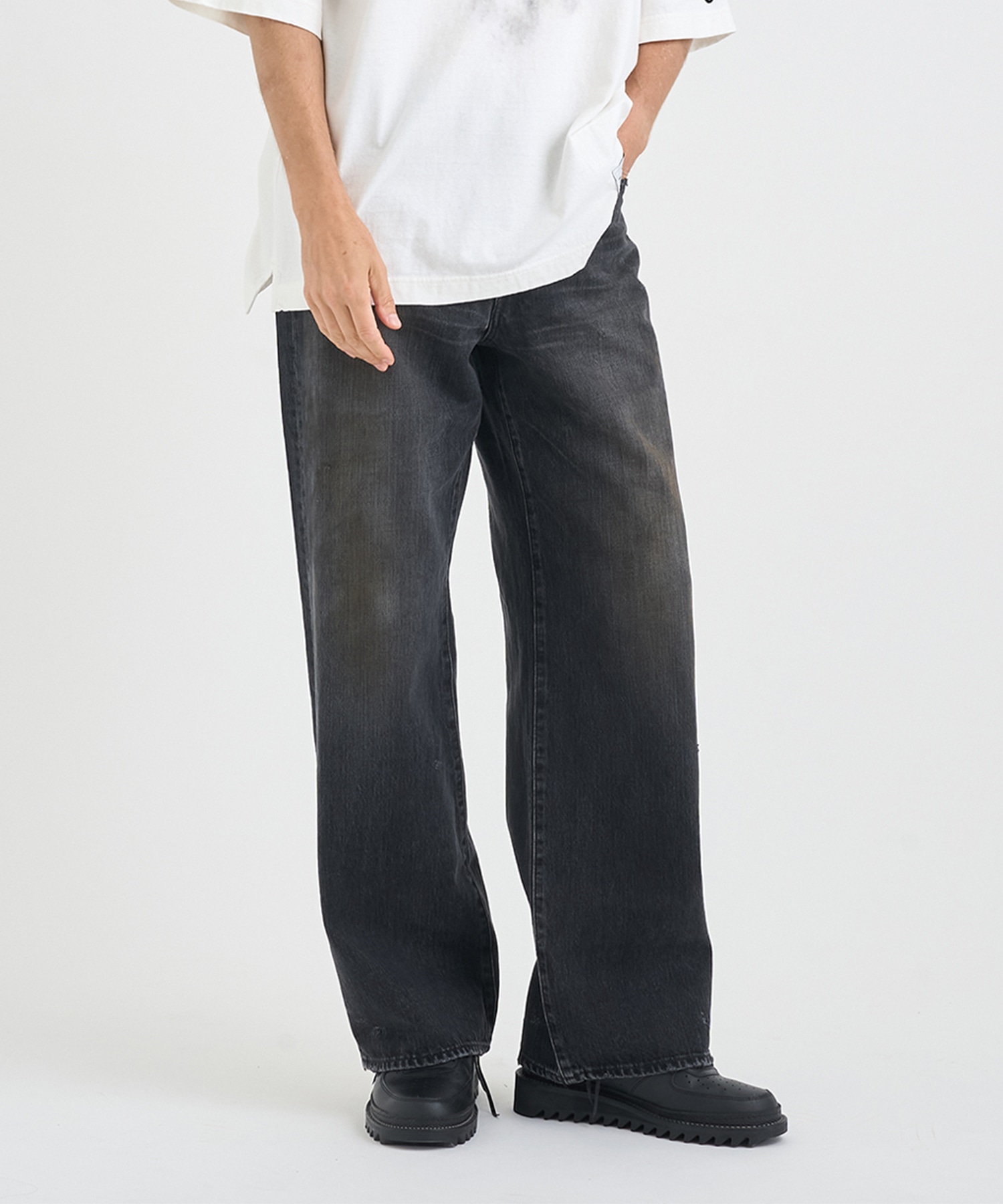 LOOSE DENIM JEANS