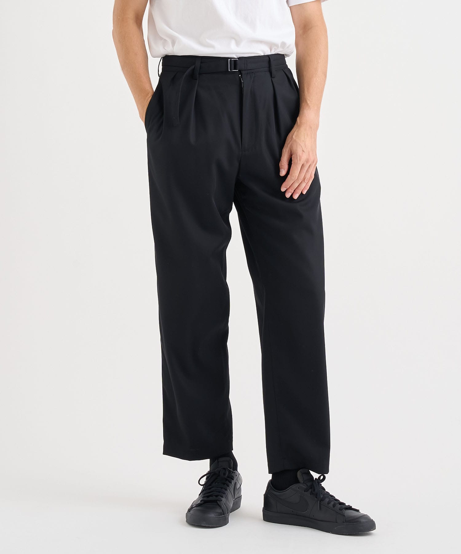 別注BELTED TAPERED PANTS