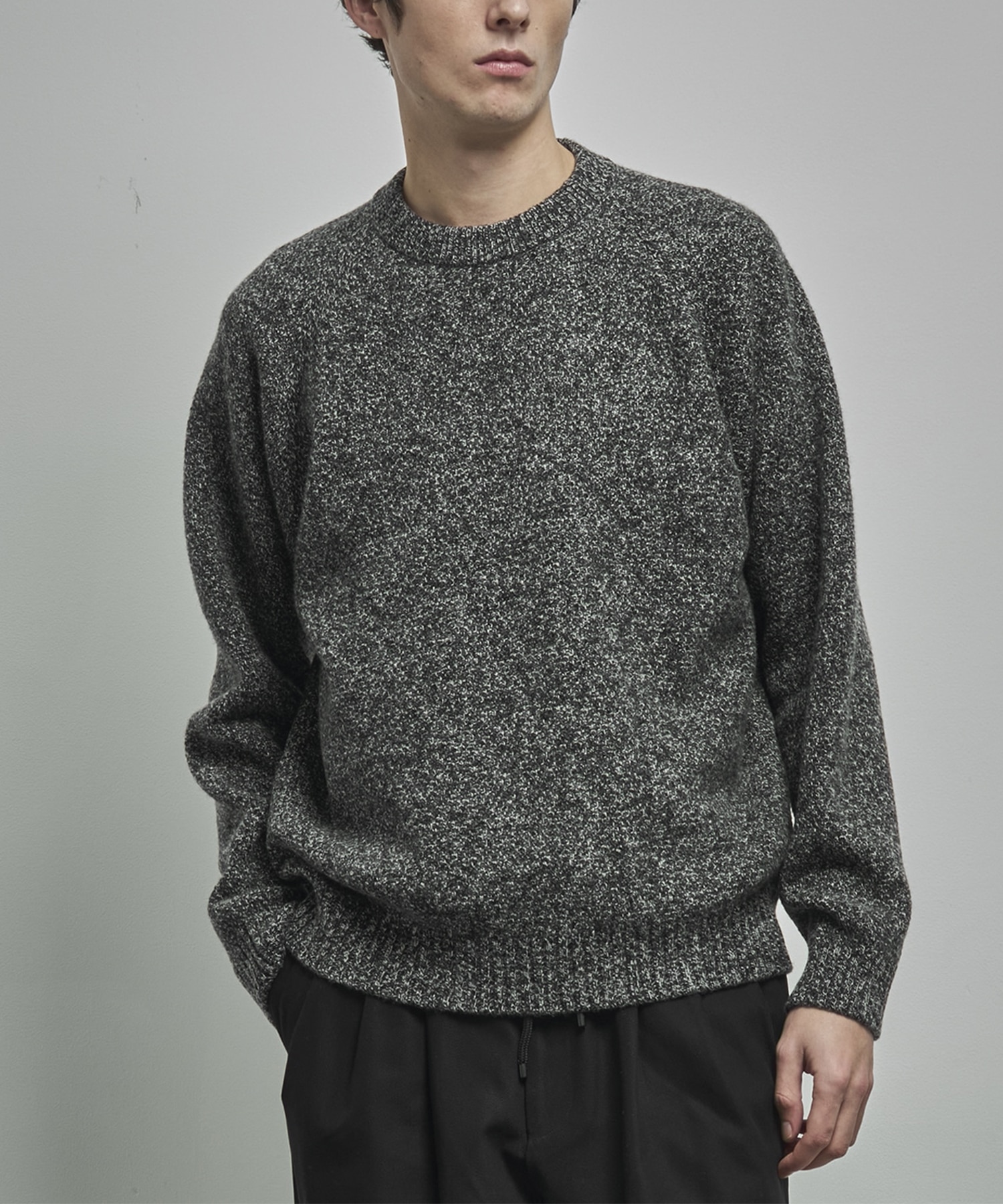 LAMBS WOOL CREWNECK SWEATER