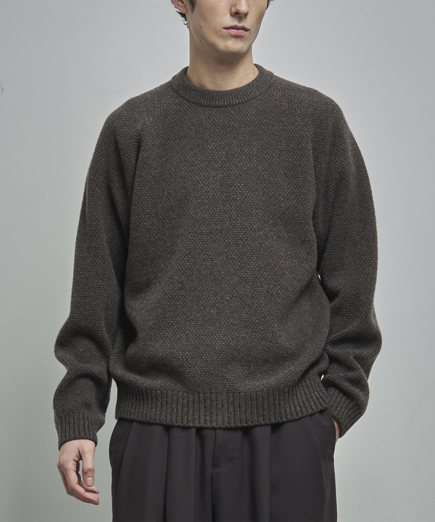 LAMBS WOOL CREWNECK SWEATER