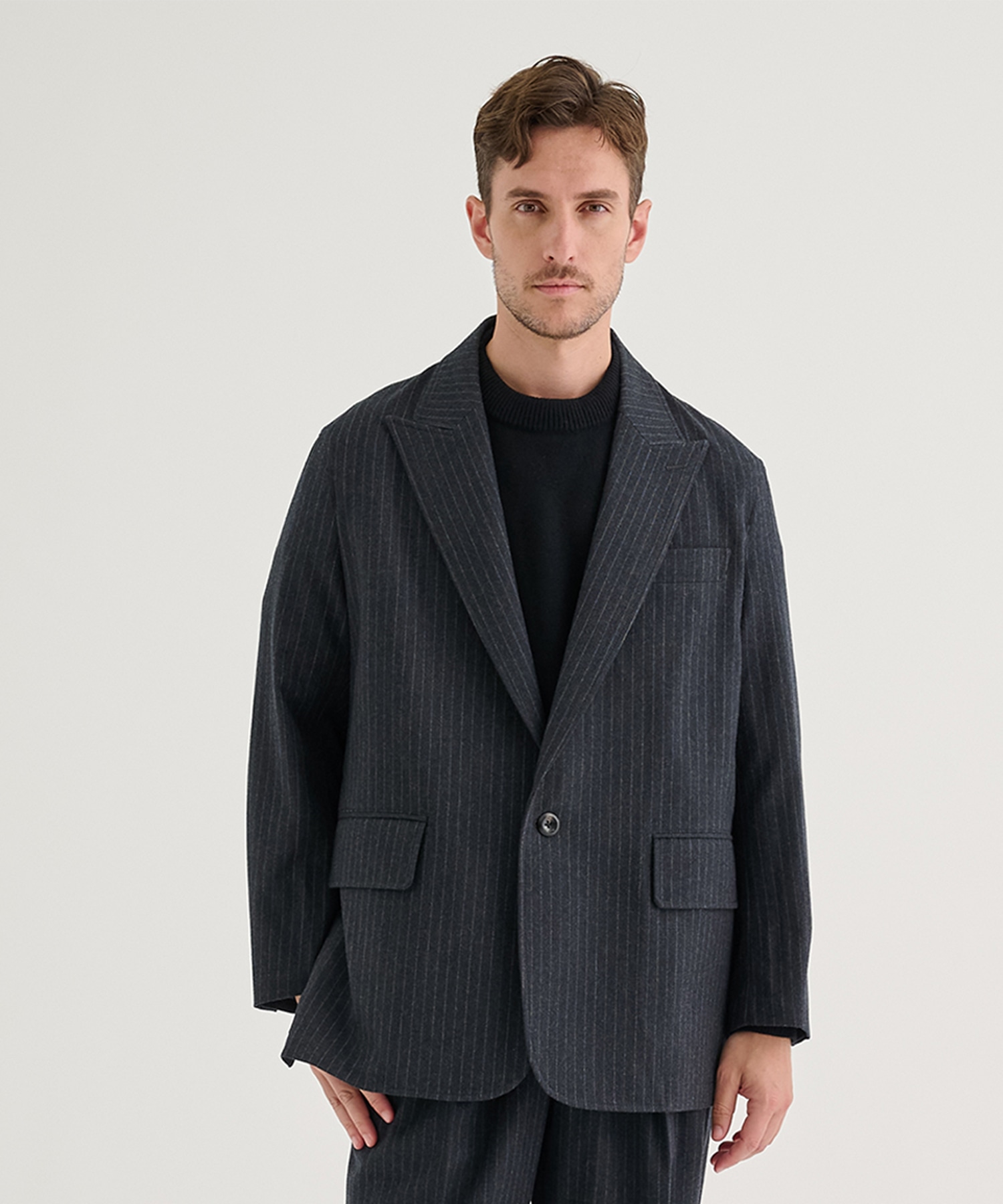 THE PEAKED LAPEL EASY JACKET